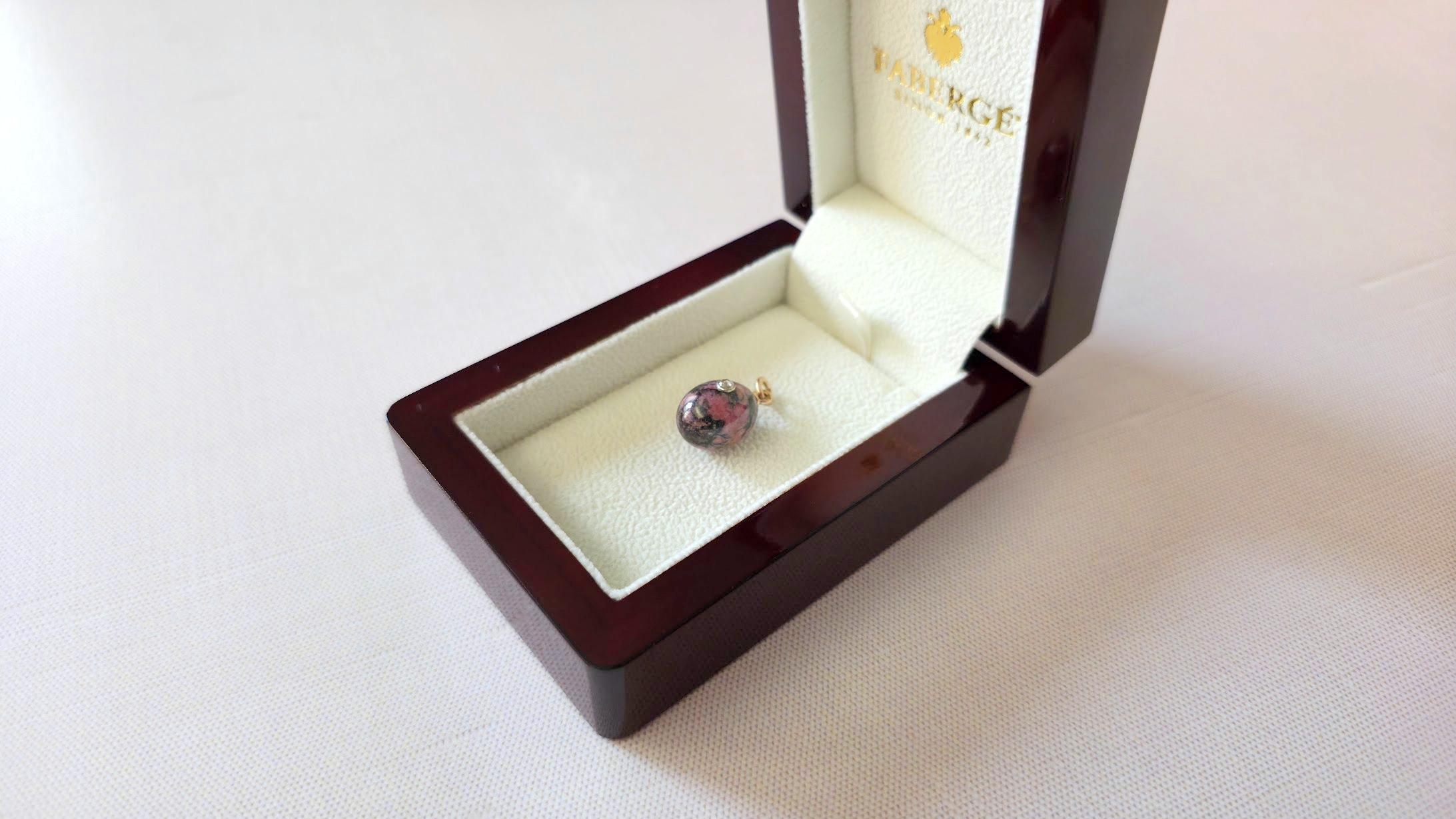 Pendentif œuf ancien en rhodonite diamantée et or Imperial Gold par Phillip Theodore Ringe en vente 2