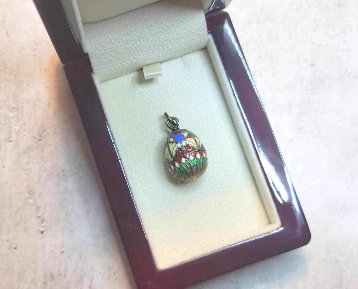 Antico ciondolo imperiale russo a forma di uovo in smalto cloisonne di Ivan Khlebnikov in vendita 1