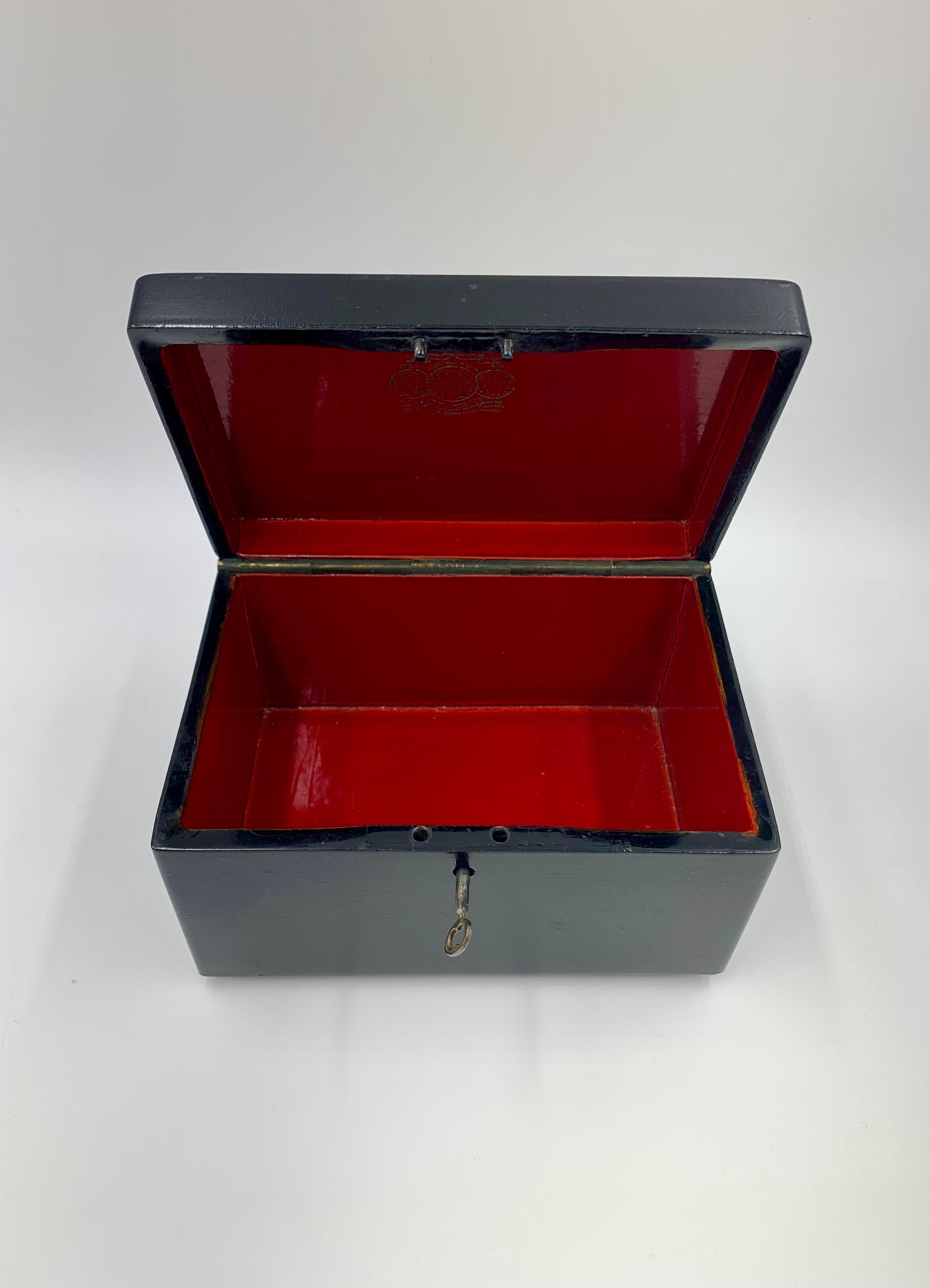 Antiguo joyero imperial ruso Lukutin Racing Winter Troika Caja de laca para joyas en Bueno estado para la venta en New York, NY