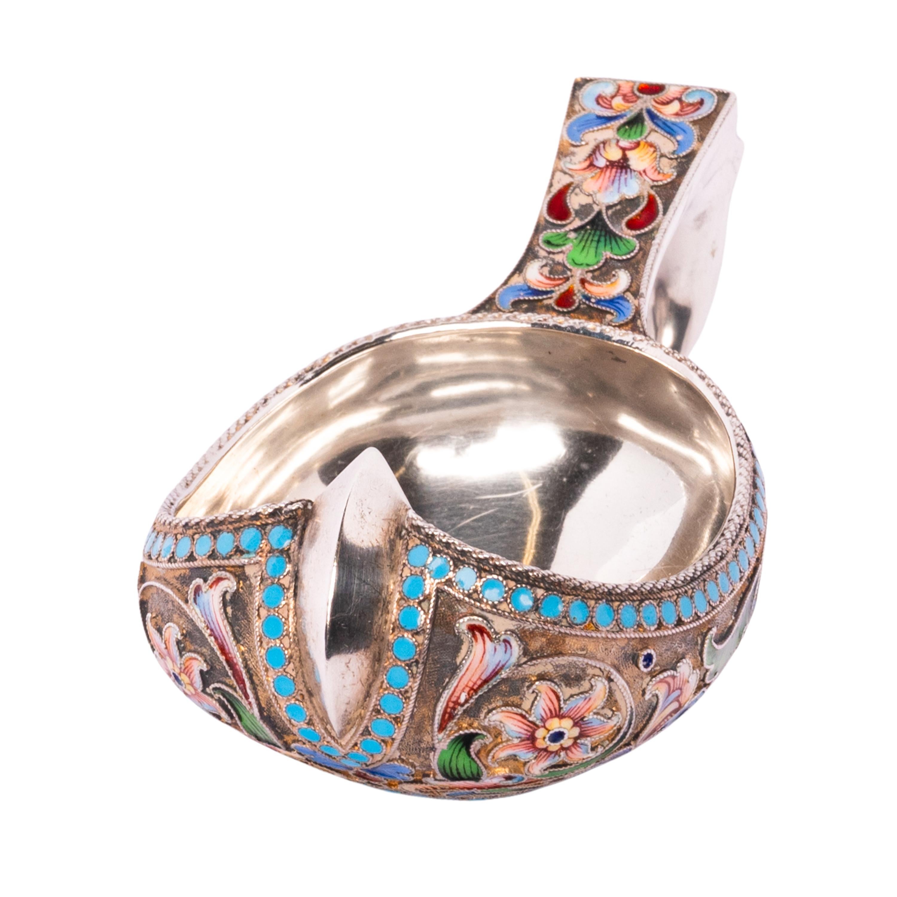 Antiker kaiserlich-russischer Silber vergoldeter Cloisonné Kovsh Nikolay Strulev Moskau 1908 im Angebot 1