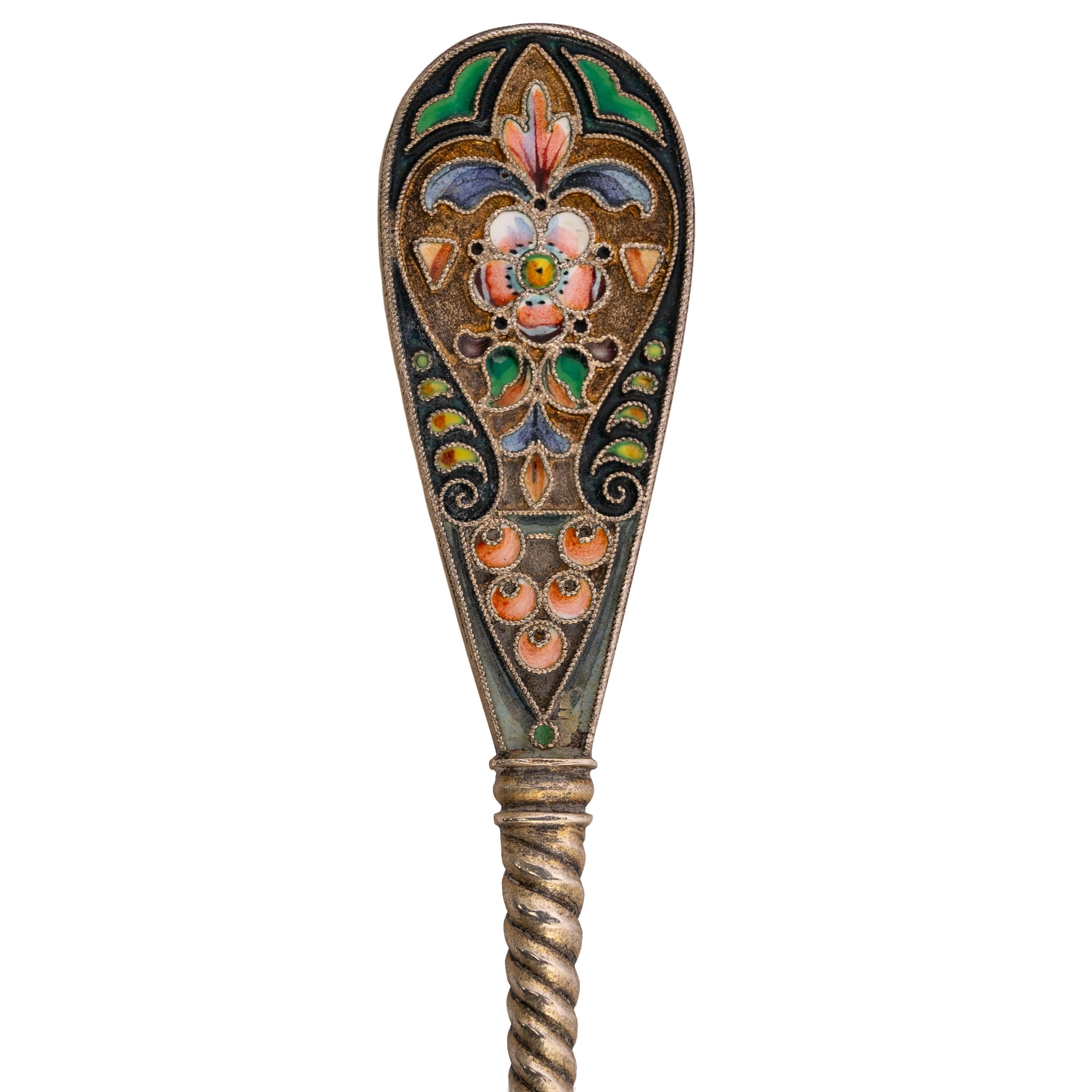 Antique Imperial Russian Sliver Gilt Cloisonné Enamel Tea Strainer Moscow, 1908 In Good Condition For Sale In Portland, OR