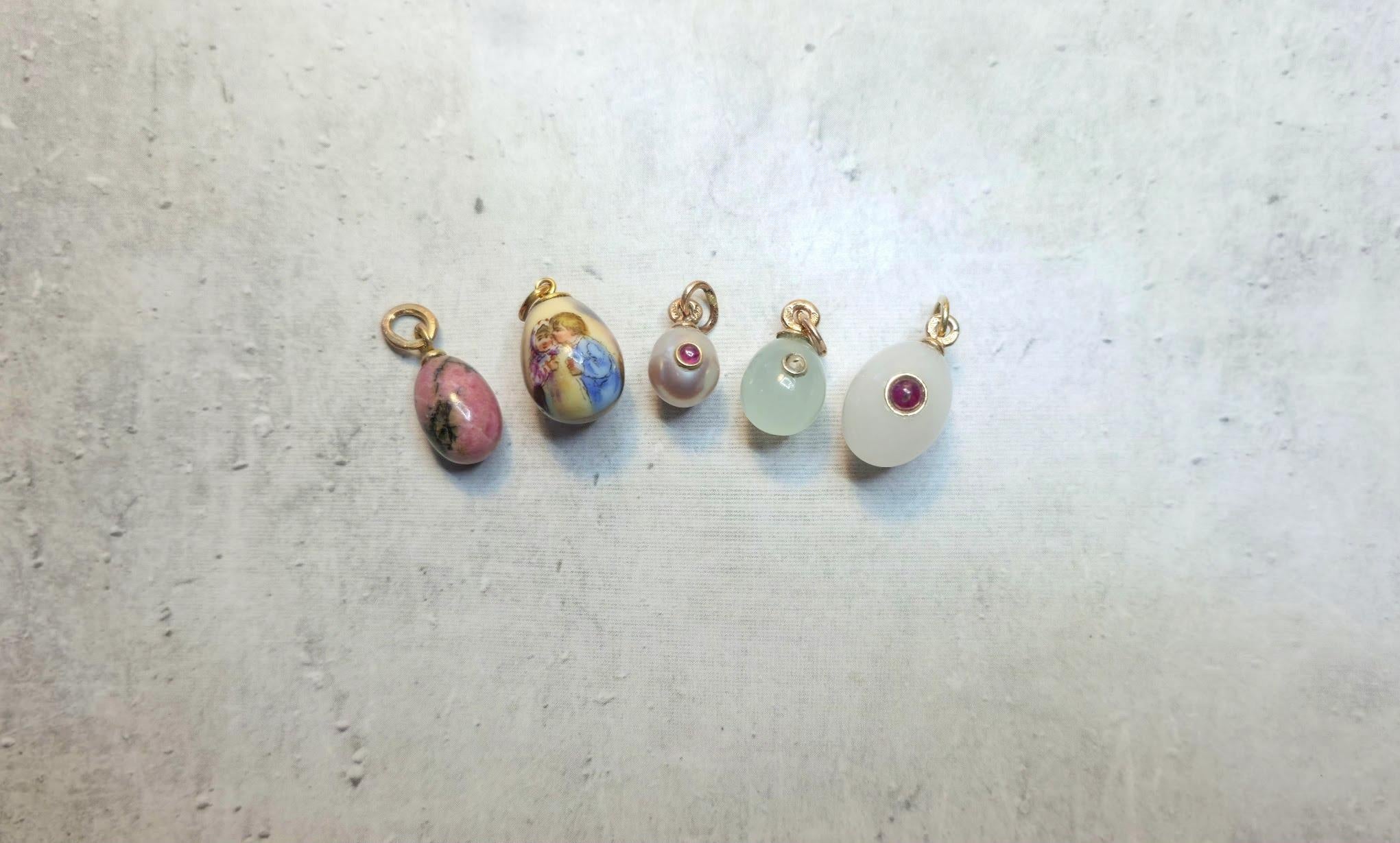 Pendentif œuf ancien en jade blanc rubis or Imperial Gold par Anders Nevalainen 6