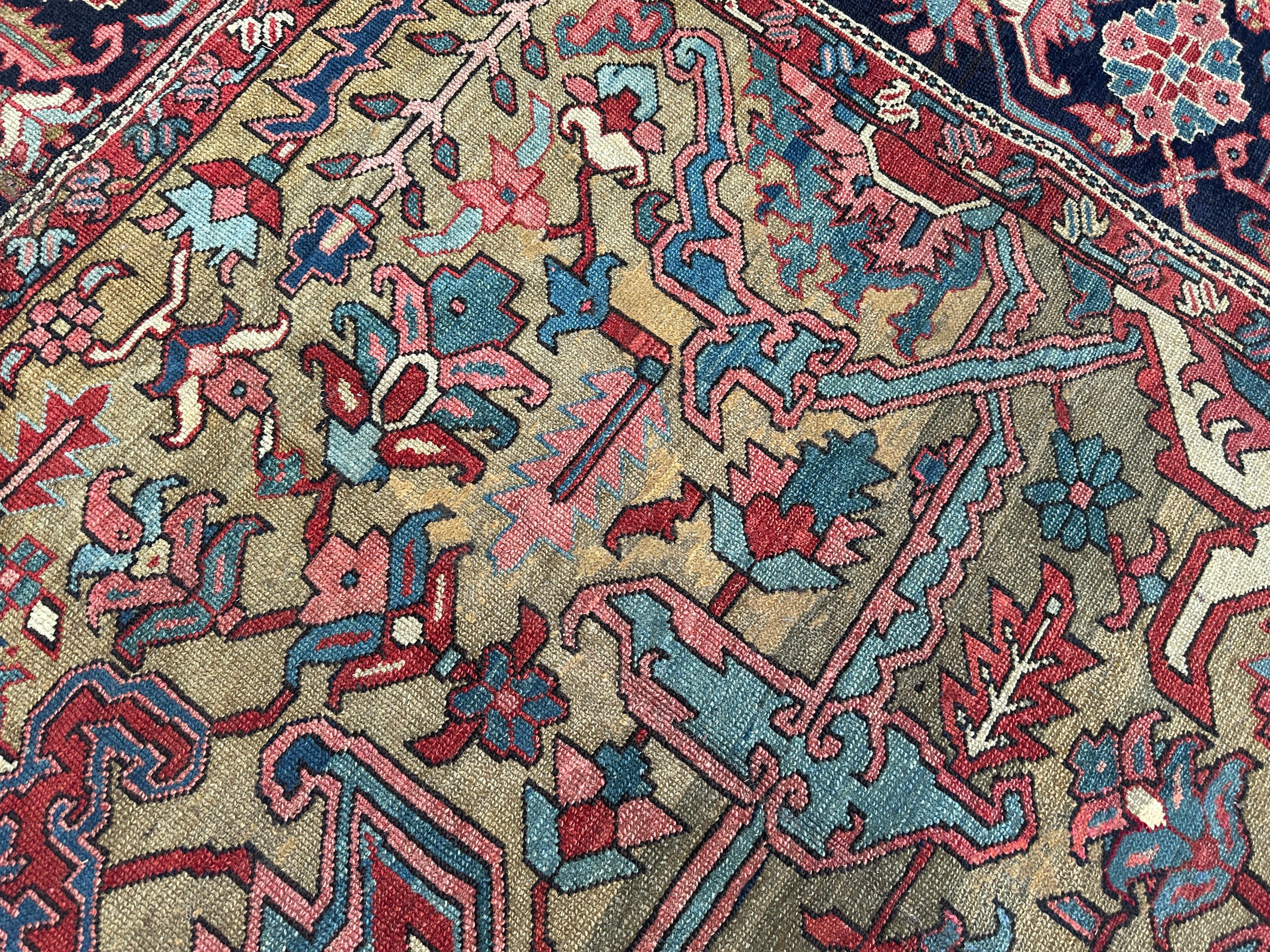 Antique Important Tapis Persan Karajeh Made c. Milieu du 19e siècle - Bon état en vente 6