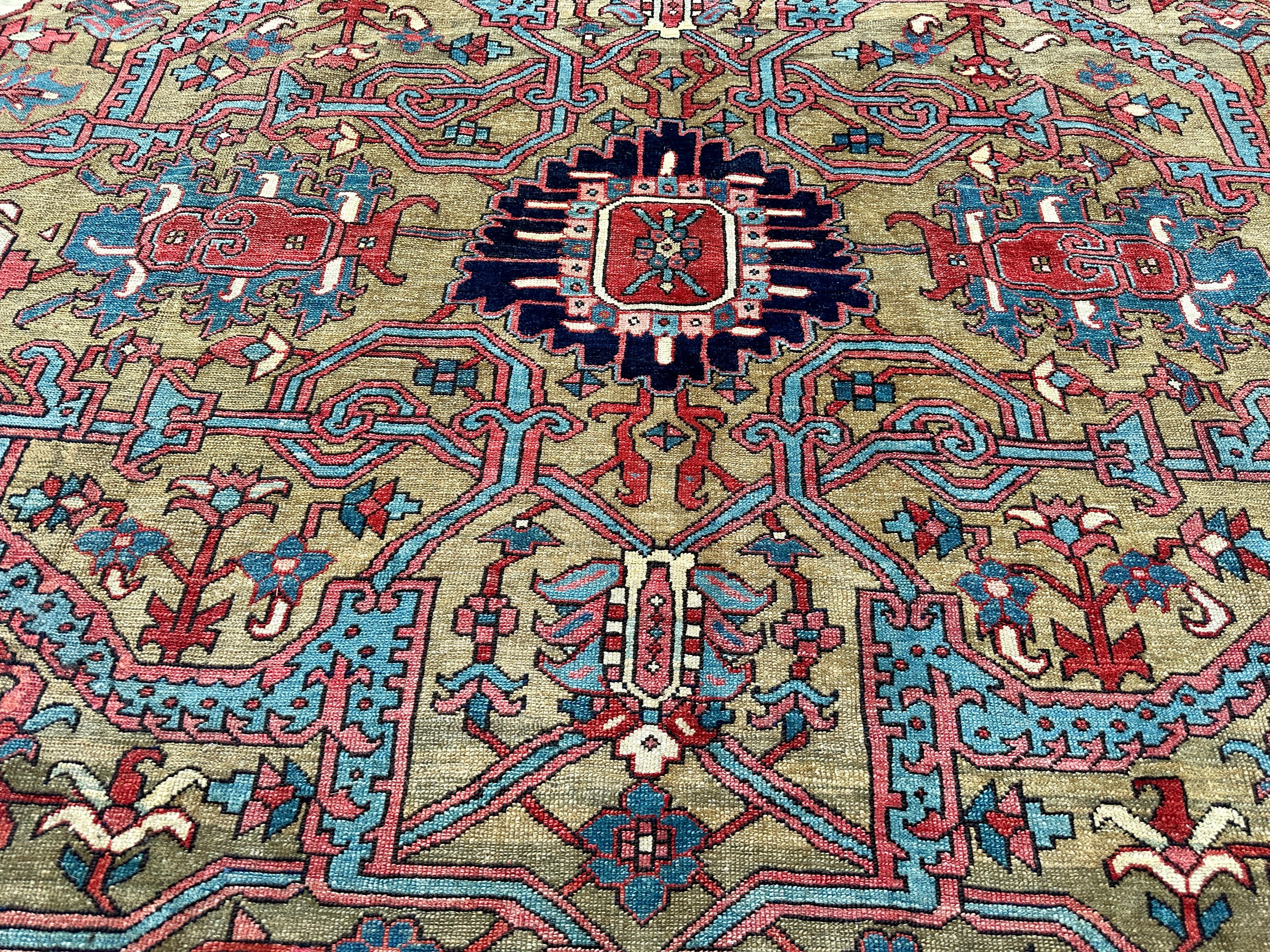 Antique Important Tapis Persan Karajeh Made c. Milieu du 19e siècle - Bon état en vente 12