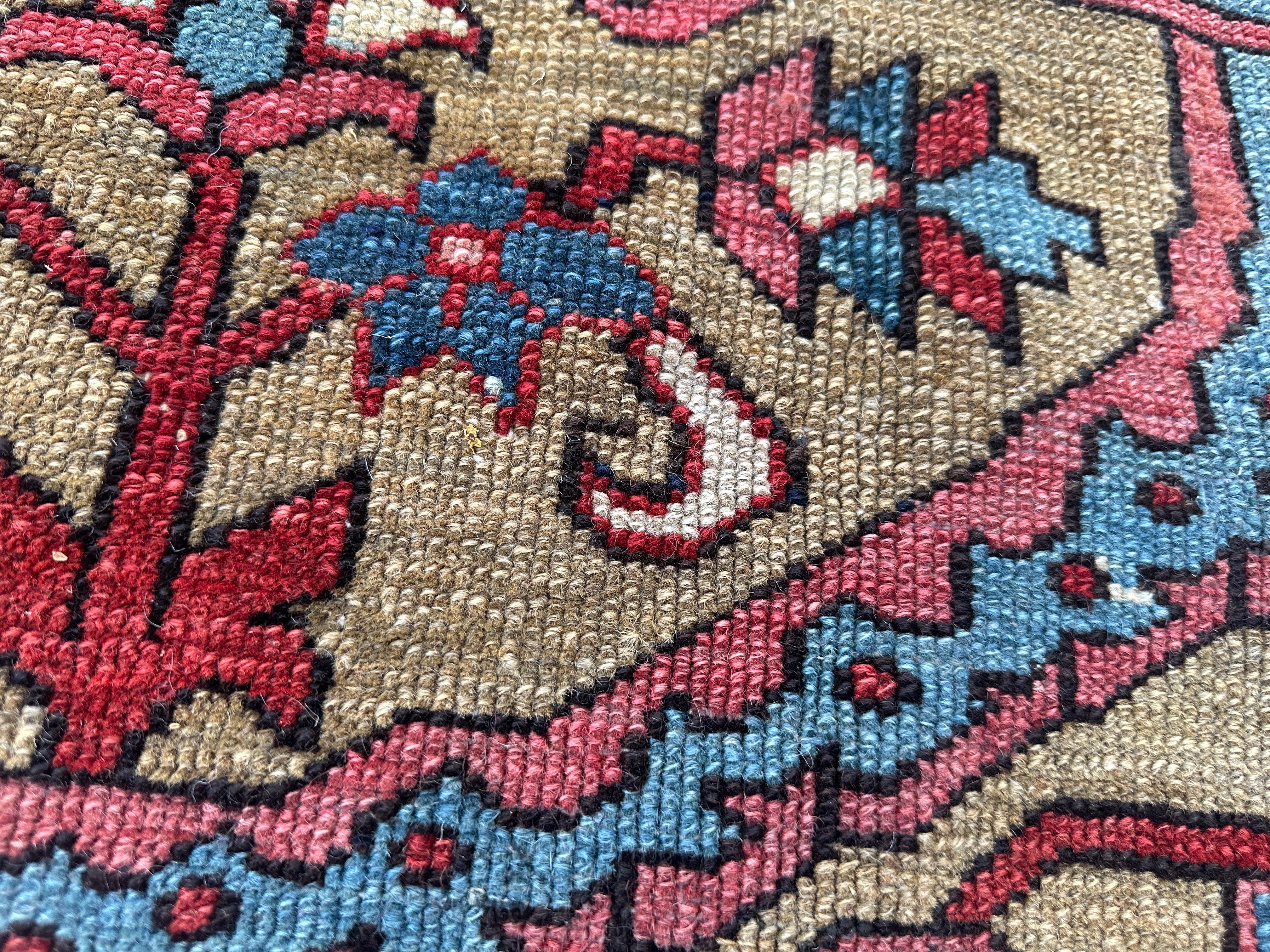 Antique Important Tapis Persan Karajeh Made c. Milieu du 19e siècle - Bon état en vente 3