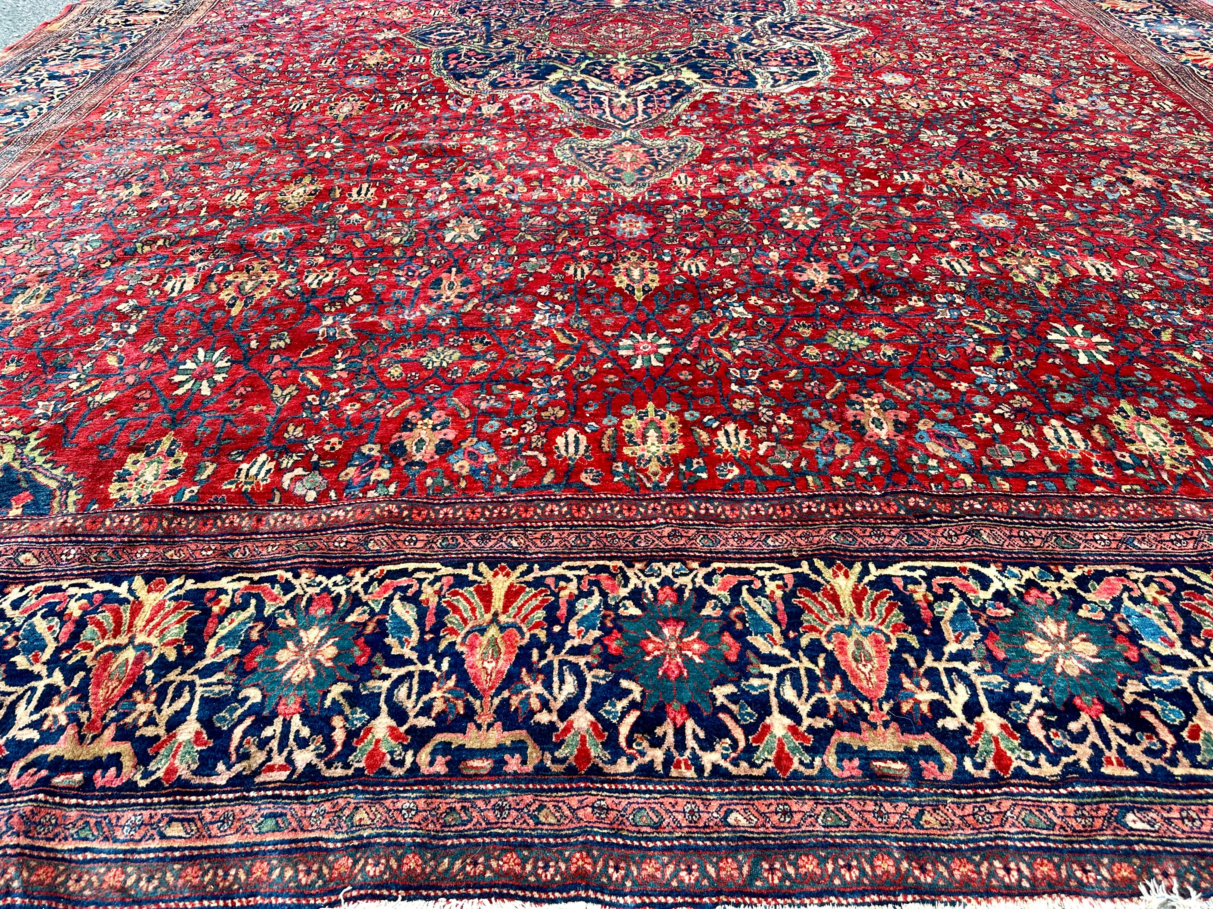 Ancien tapis persan Sarugh Farahan, vers 1900 en vente 7