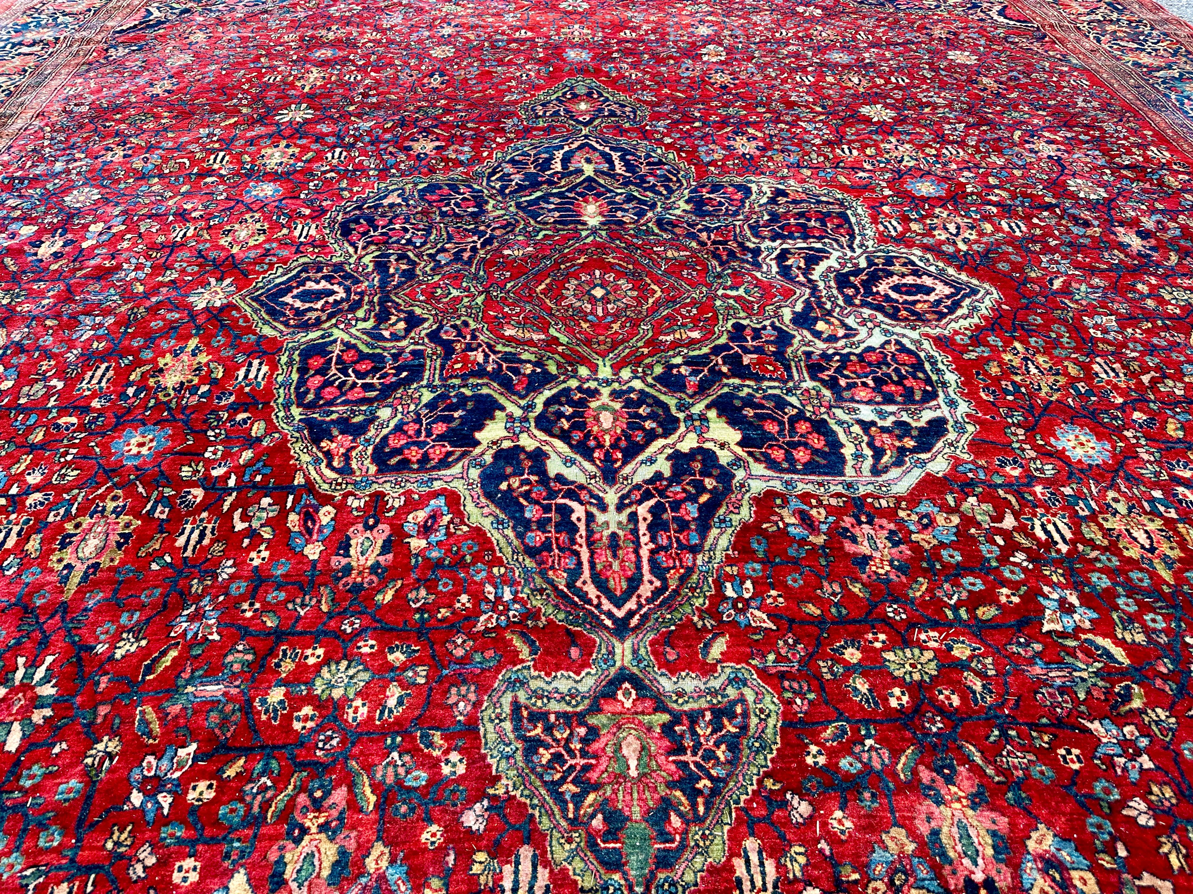 Ancien tapis persan Sarugh Farahan, vers 1900 en vente 9