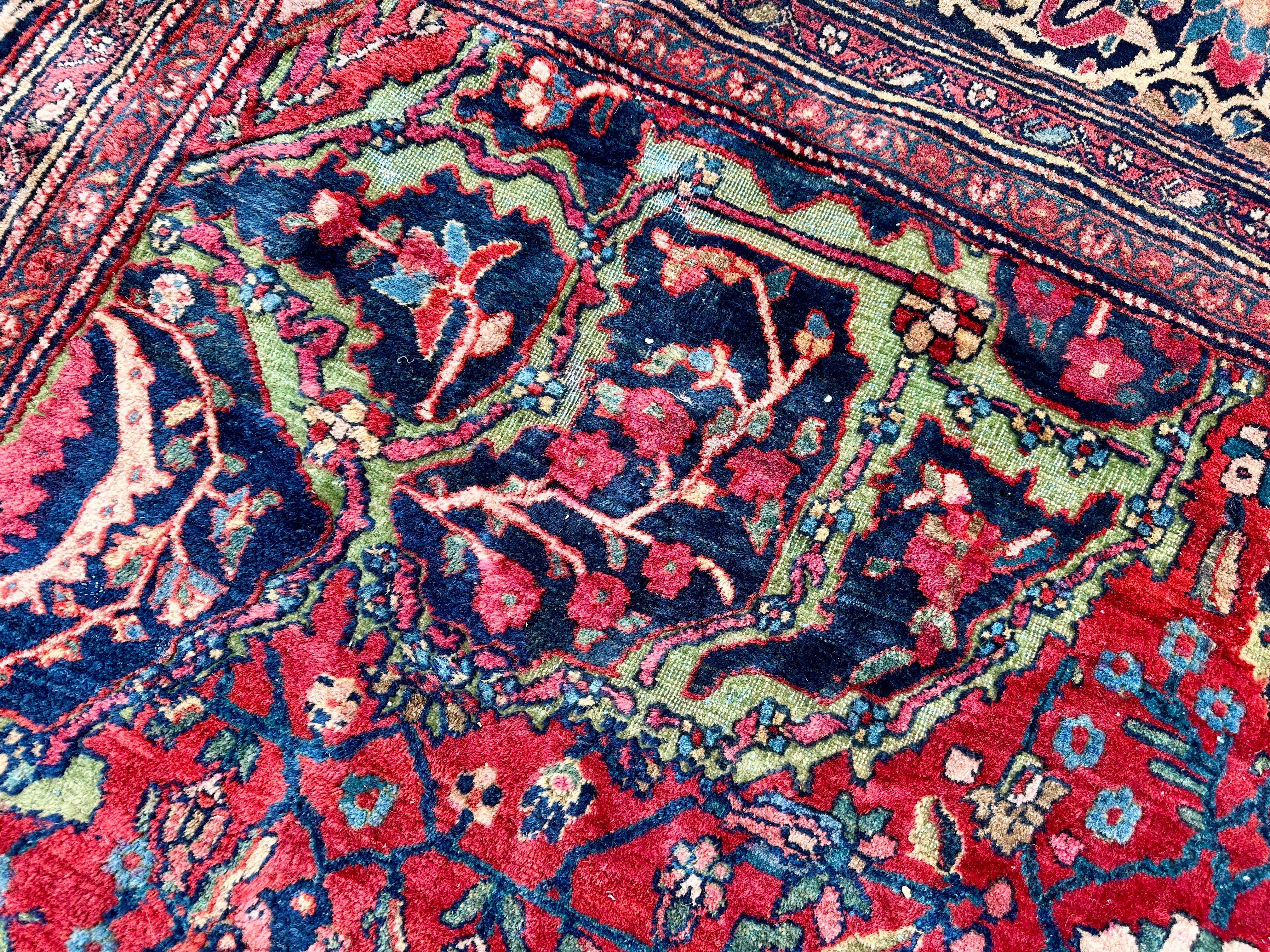 Ancien tapis persan Sarugh Farahan, vers 1900 Bon état - En vente à Shamokin Dam, PA