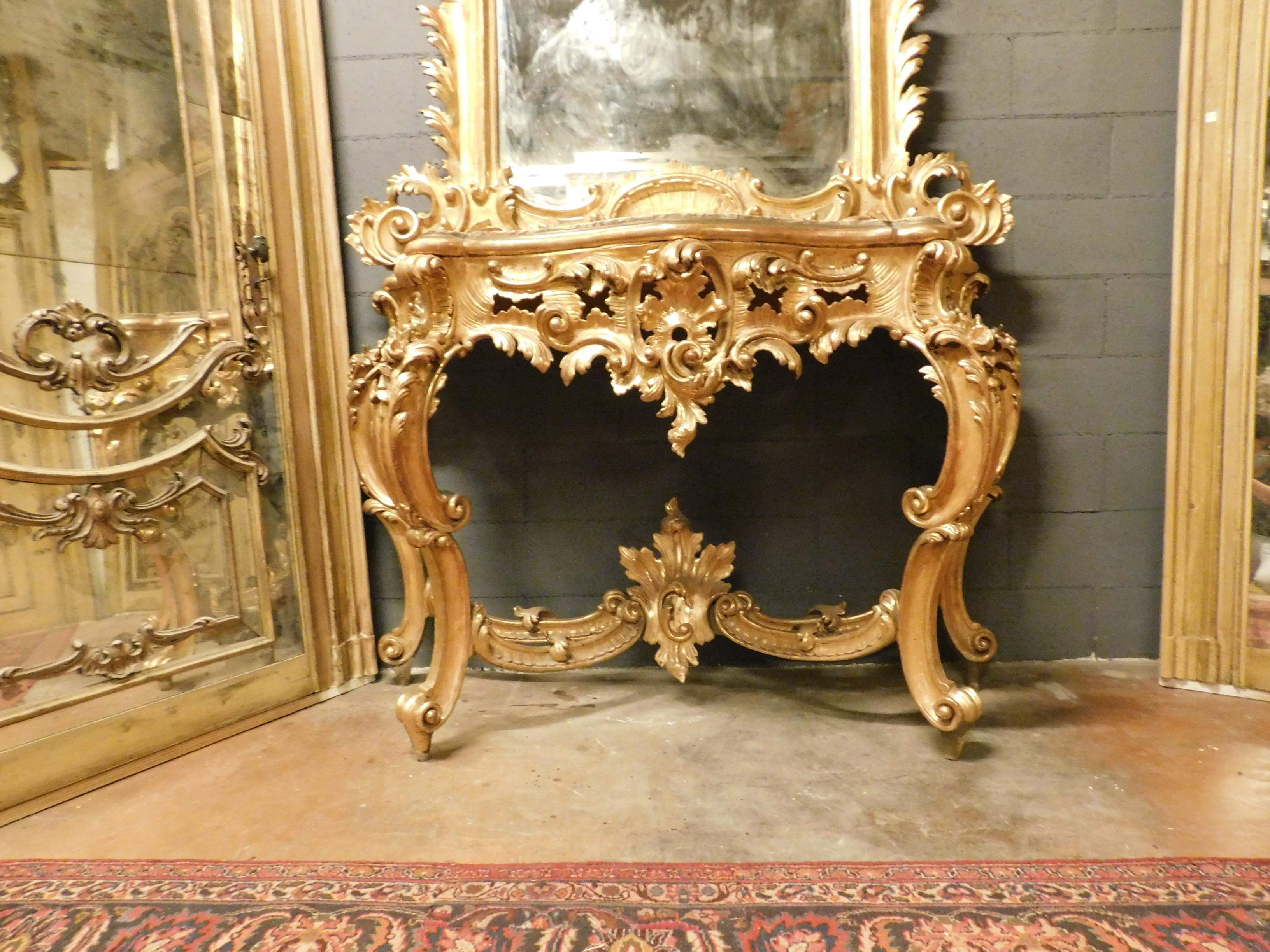 Important miroir console ancien en bois doré, Naples, « Italie », 1700 Bon état - En vente à Cuneo, Italy (CN)
