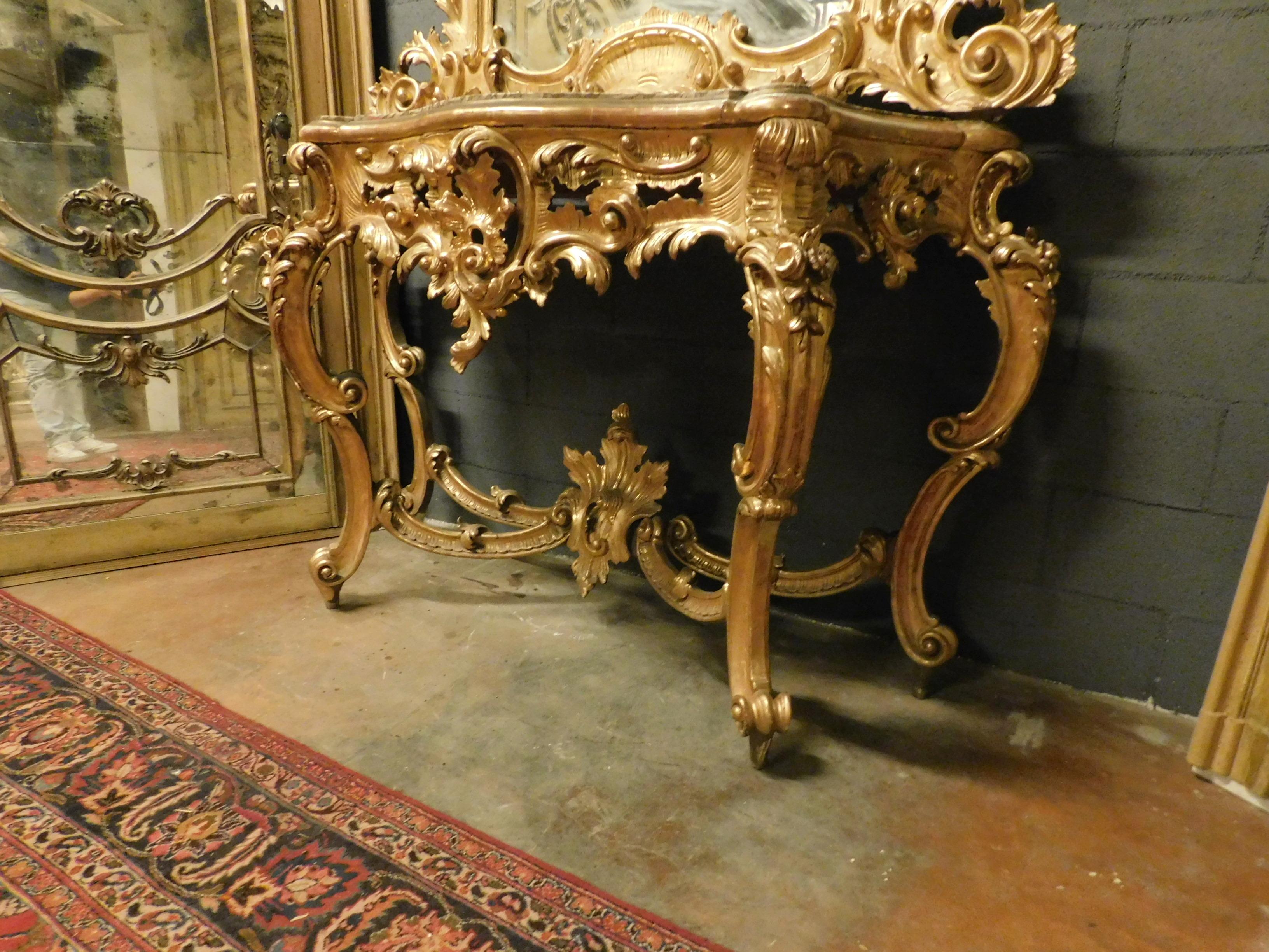 Antique Important Rich Gilded Wooden Console Mirror, Naples, 'Italy', 1700 In Good Condition For Sale In Cuneo, Italy (CN)