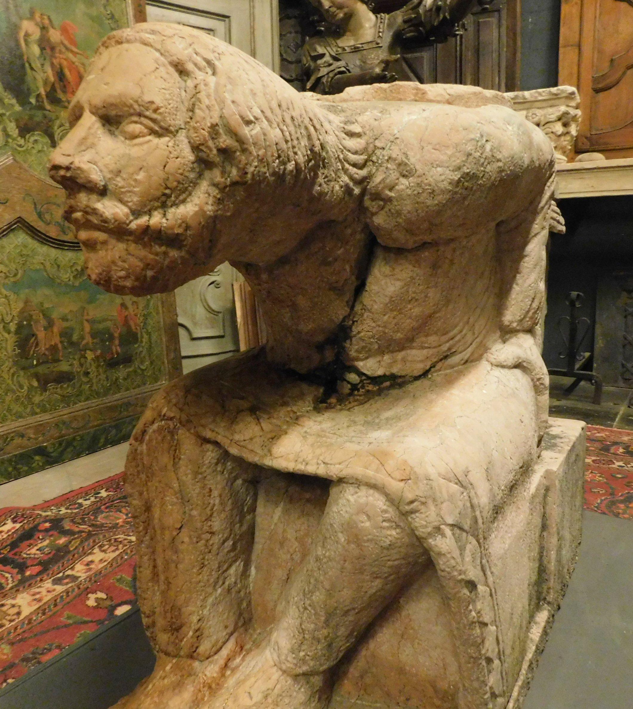 Antique Important Sculpture of Gobbo, Telamon in Red Marble, 14th Century Italy In Good Condition In Cuneo, Italy (CN)