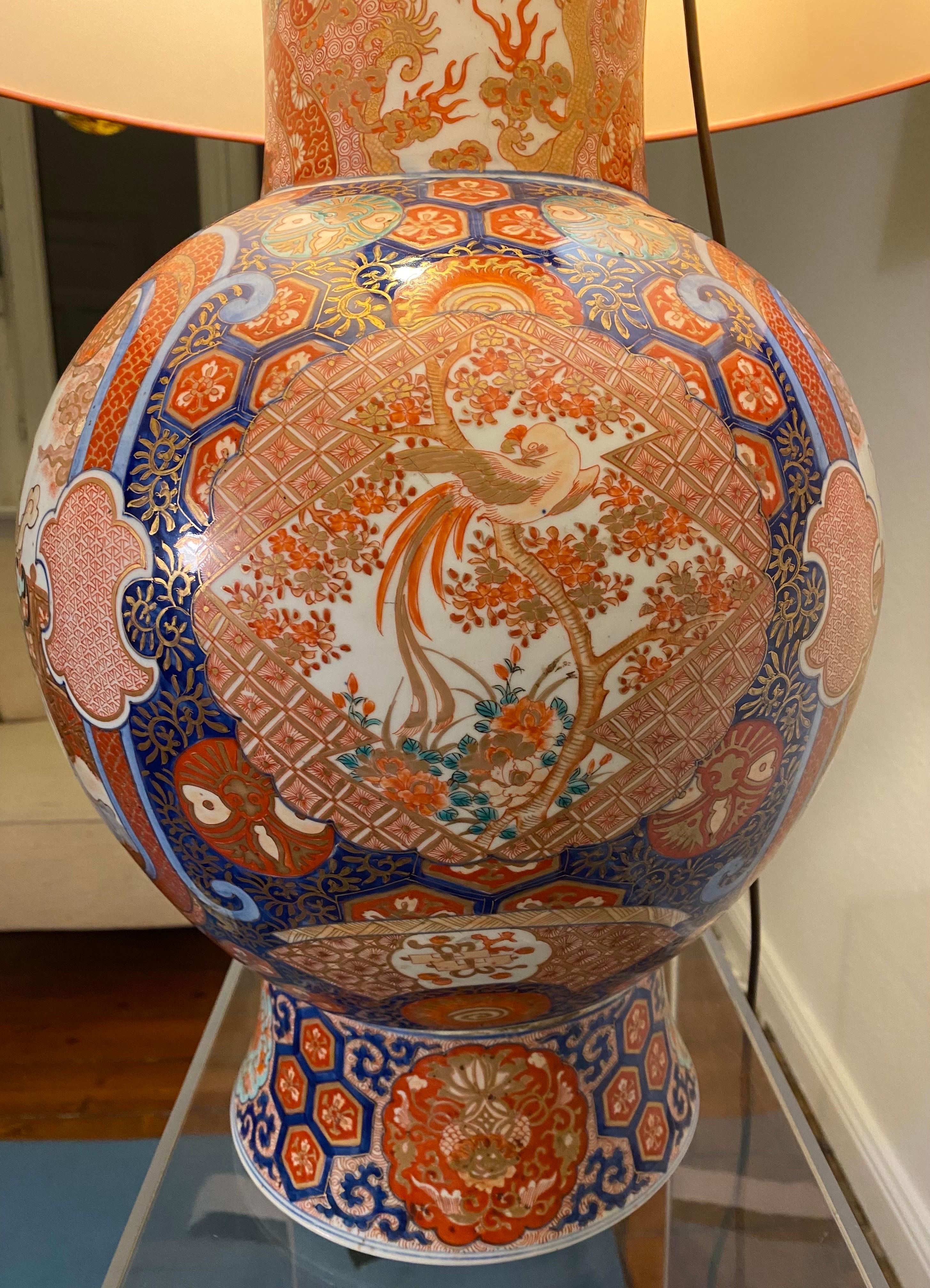 Antiguo  Impresionante Jarrón Imari Porcelain Lámpara de mesa grande  Siglo XIX Japón Meiji siglo XIX en venta