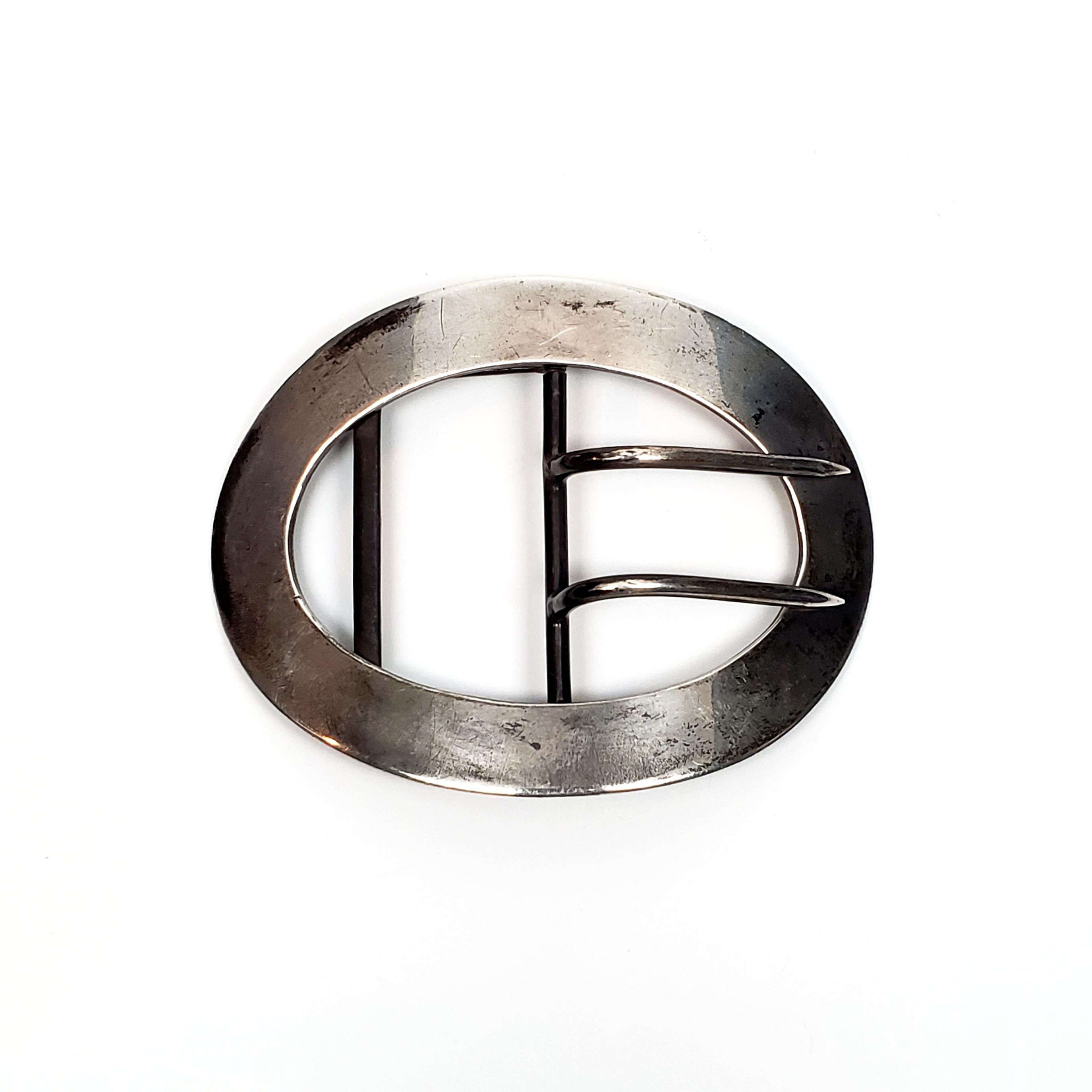 Antique sterling silver sash/belt buckle by I.N. Deitsch, circa 1904-1915.

A NYC manufacturer of sterling silver silverware, jewelry and picture frames, IN Deitsch designed this simple oval belt/sash buckle.

Measures 3