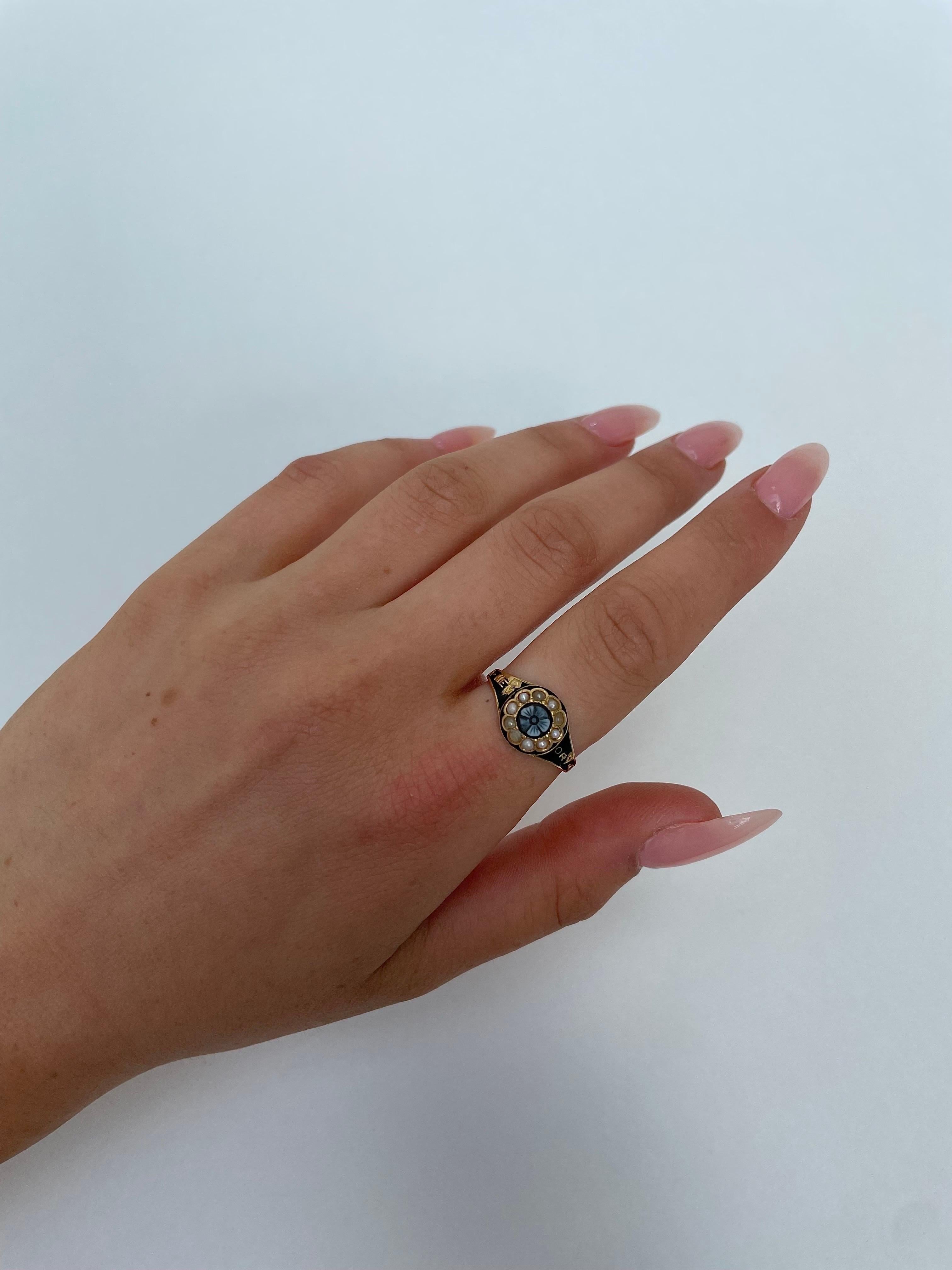 Antique ‘ in memory of’ Pearl Halo Sardonyx Flower 18ct Ring 
 In Good Condition For Sale In Chipping Campden, GB