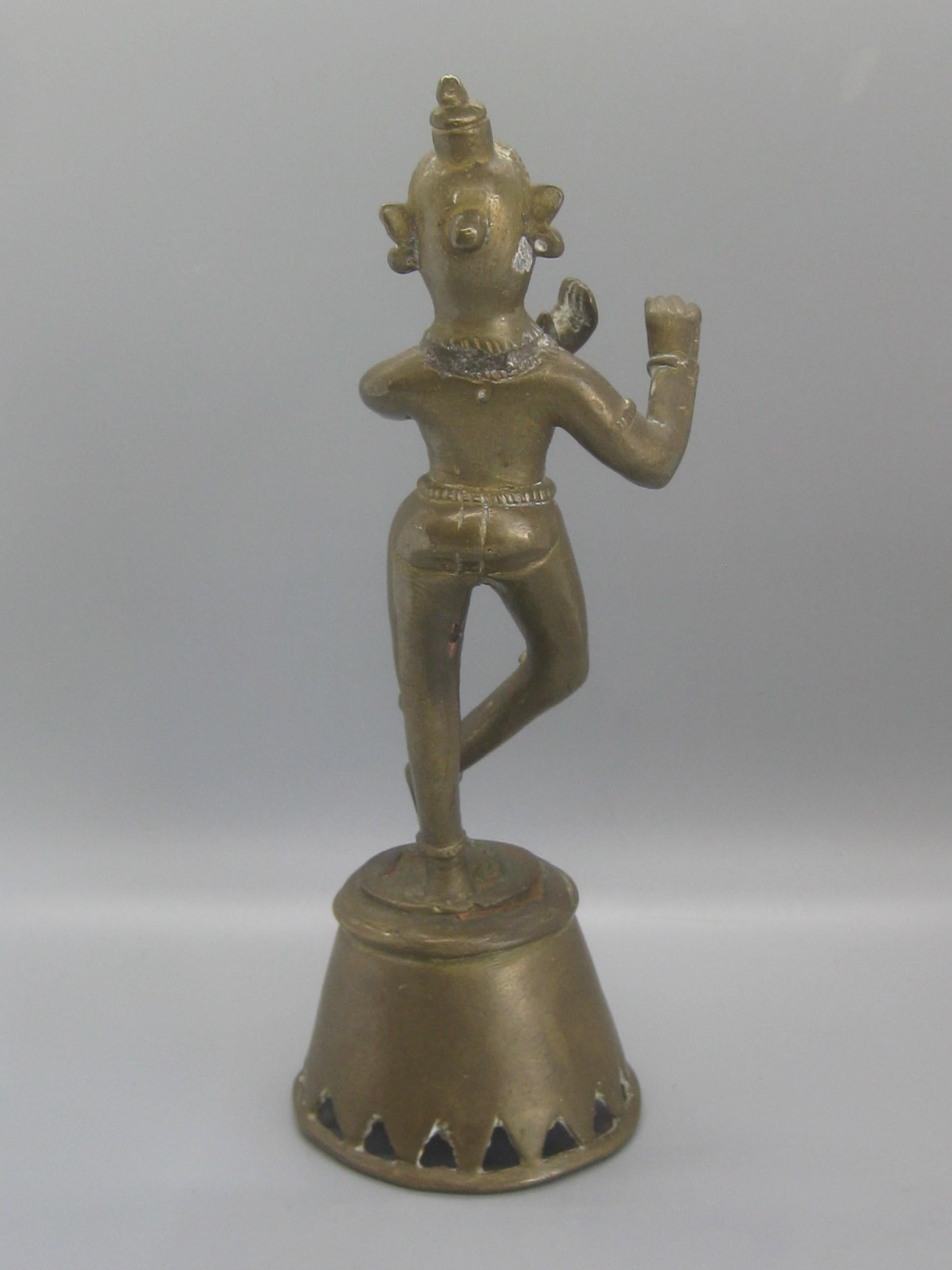 Bronze Ancienne sculpture de statue indienne hindoue de Lord Krishna sur pied en laiton en vente