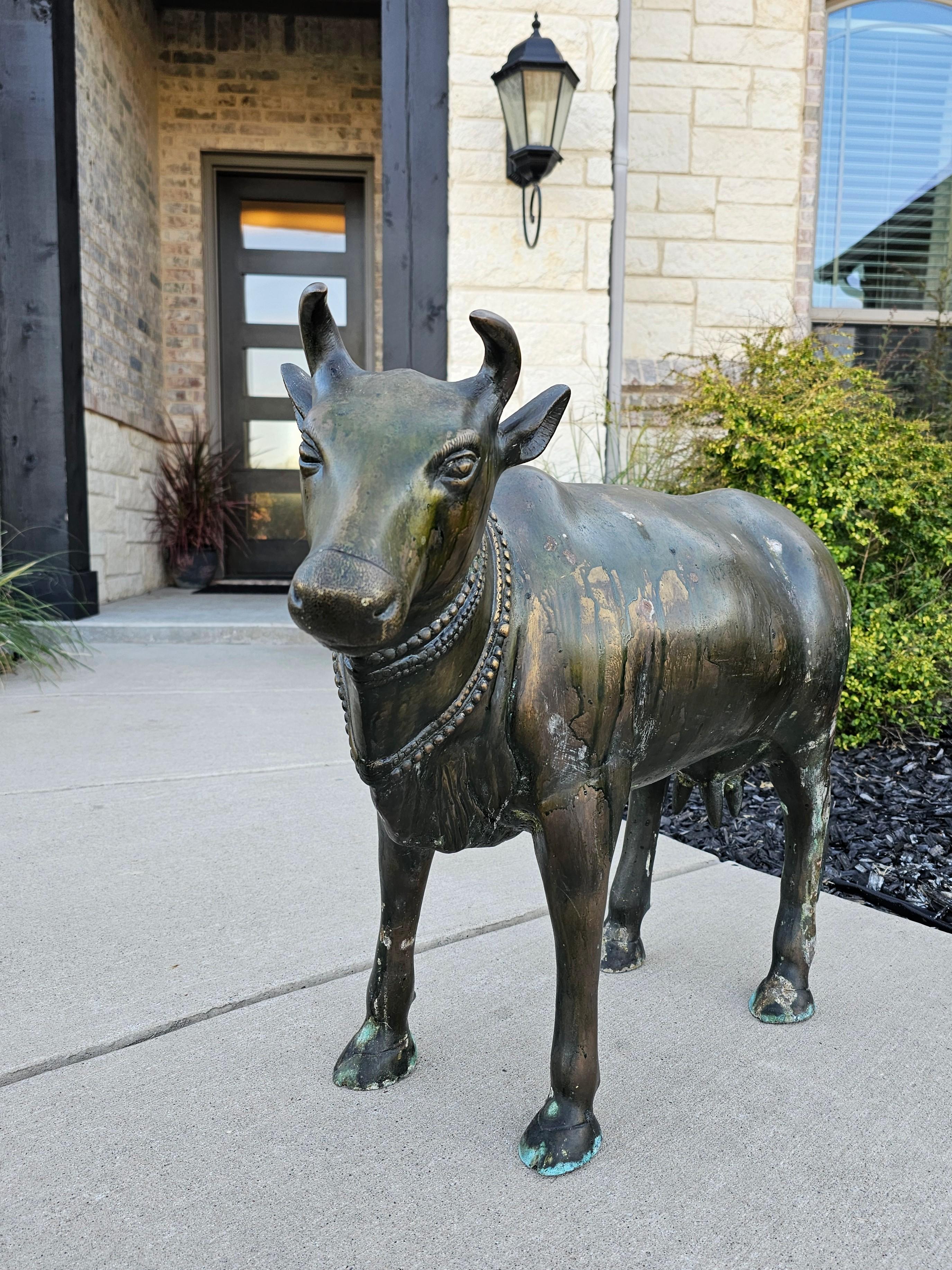 Grande statua antica del tempio indiano Nandi Bull in bronzo e lega di rame in vendita 4
