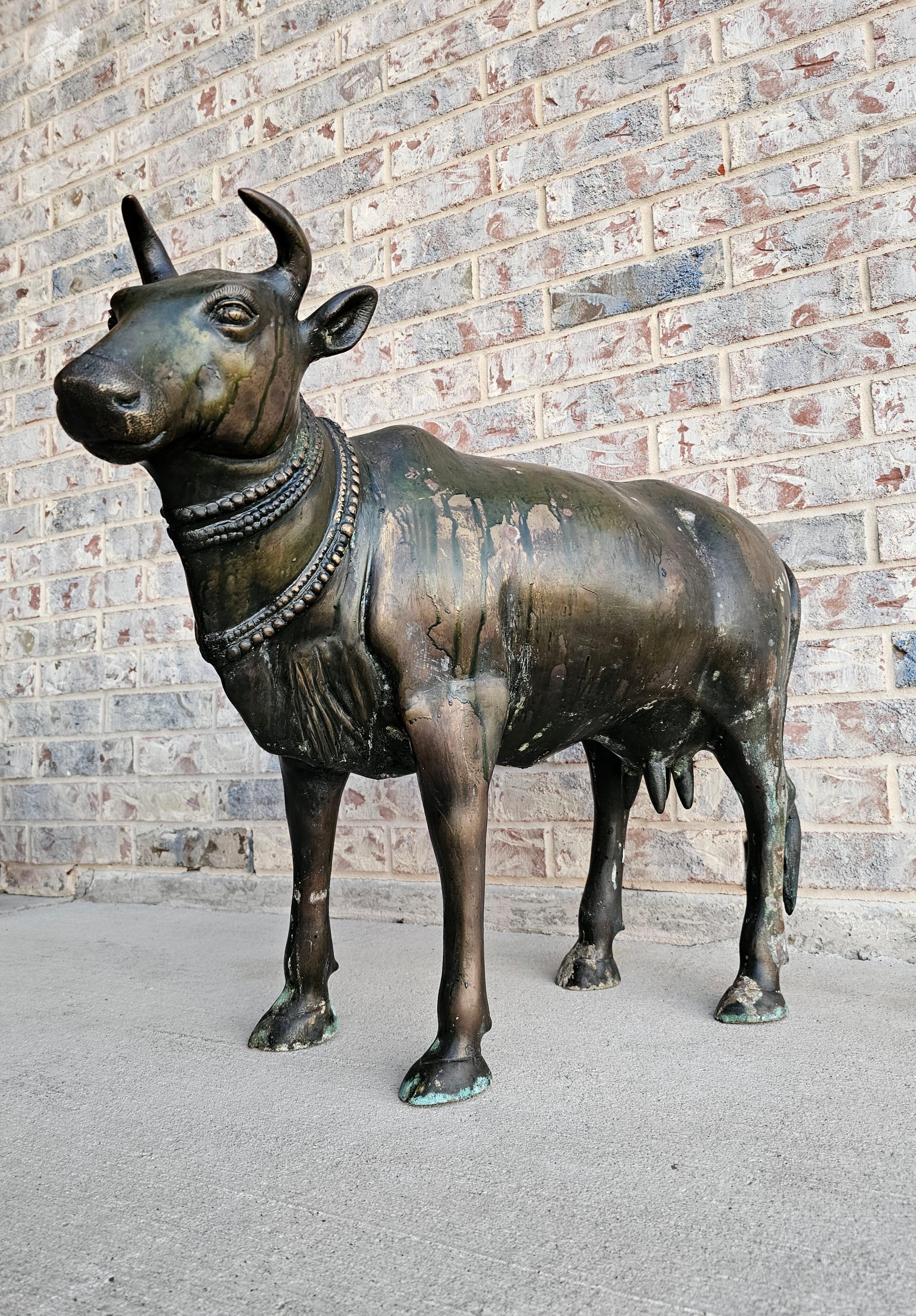 Grande statua antica del tempio indiano Nandi Bull in bronzo e lega di rame in vendita 8
