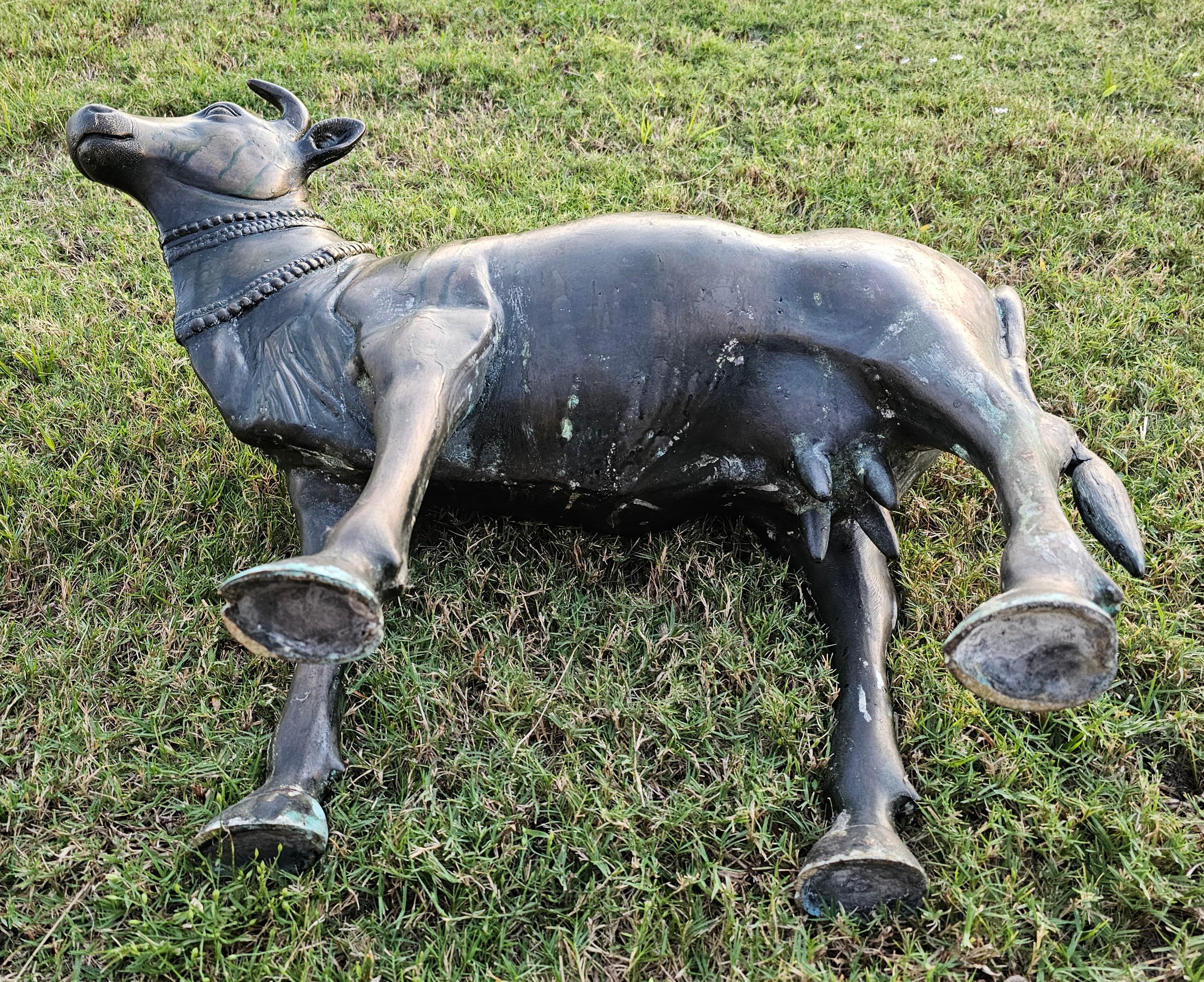 Grande statua antica del tempio indiano Nandi Bull in bronzo e lega di rame in vendita 9