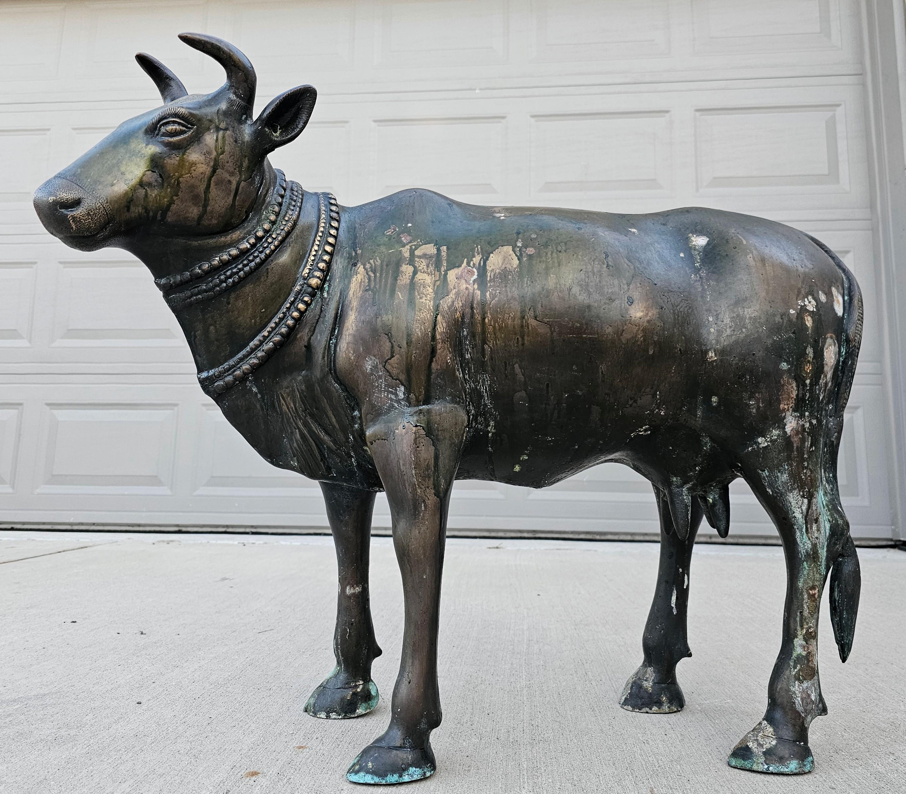 Grande statua antica del tempio indiano Nandi Bull in bronzo e lega di rame in vendita 11