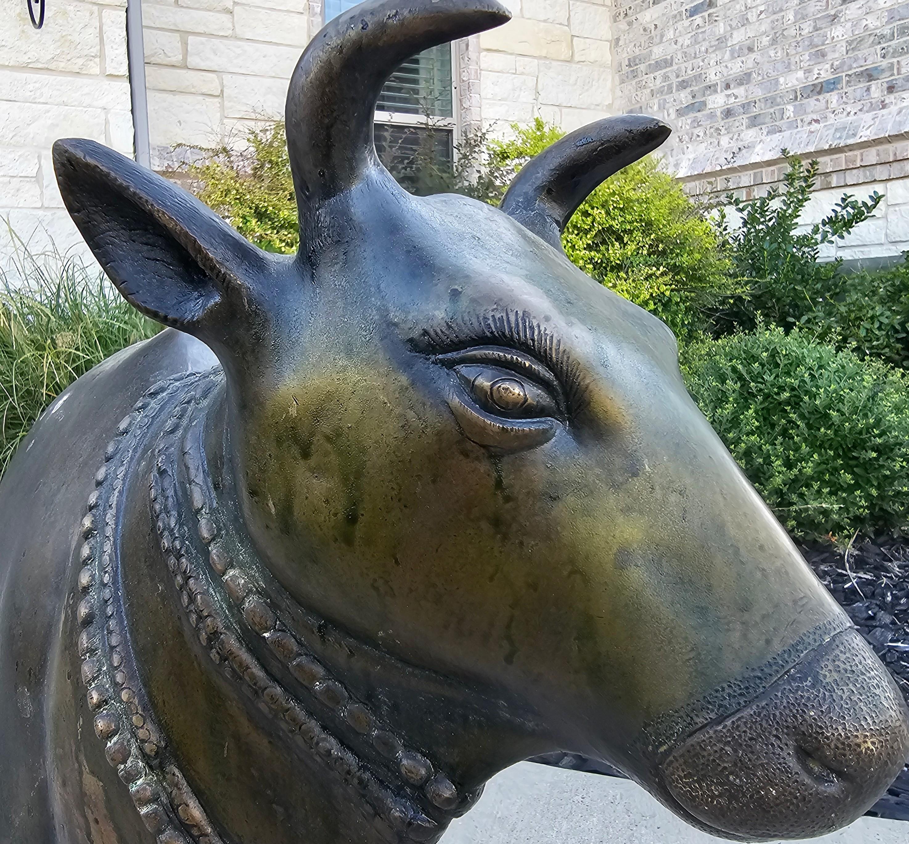 Grande statua antica del tempio indiano Nandi Bull in bronzo e lega di rame in vendita 12