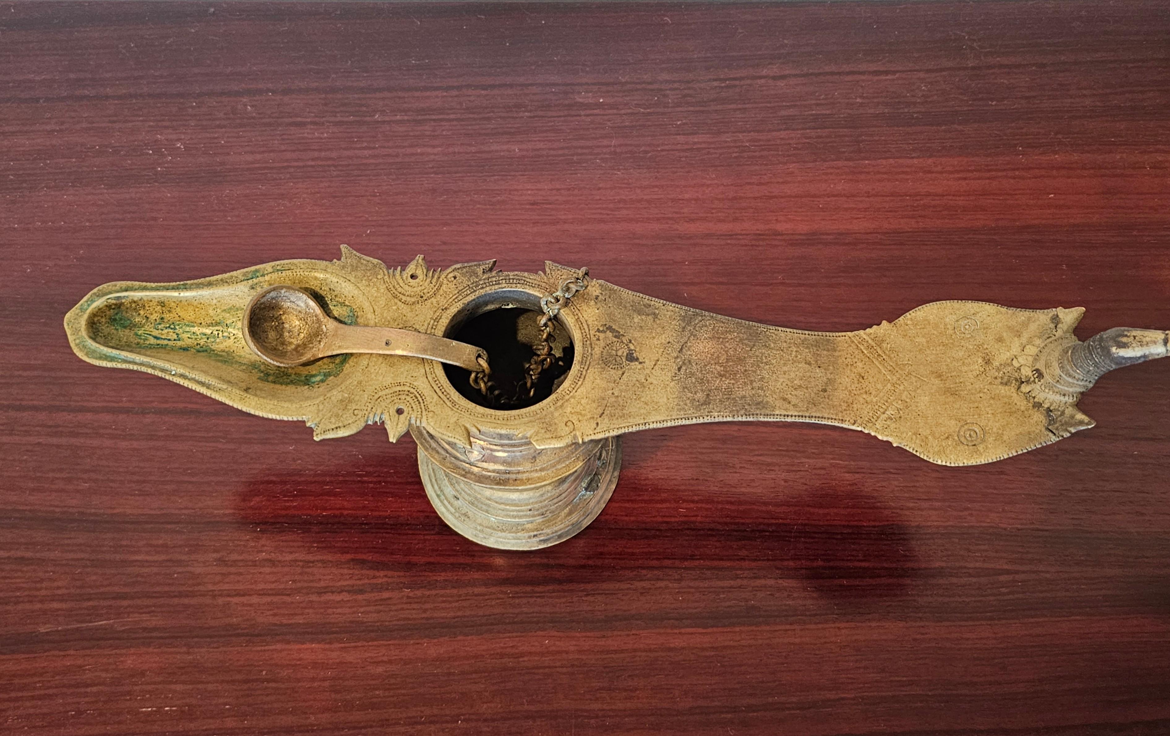 Antique India Patinated Brass Changalvetta Hindu Ritual Oil Lamp with Ladle In Good Condition For Sale In Forney, TX