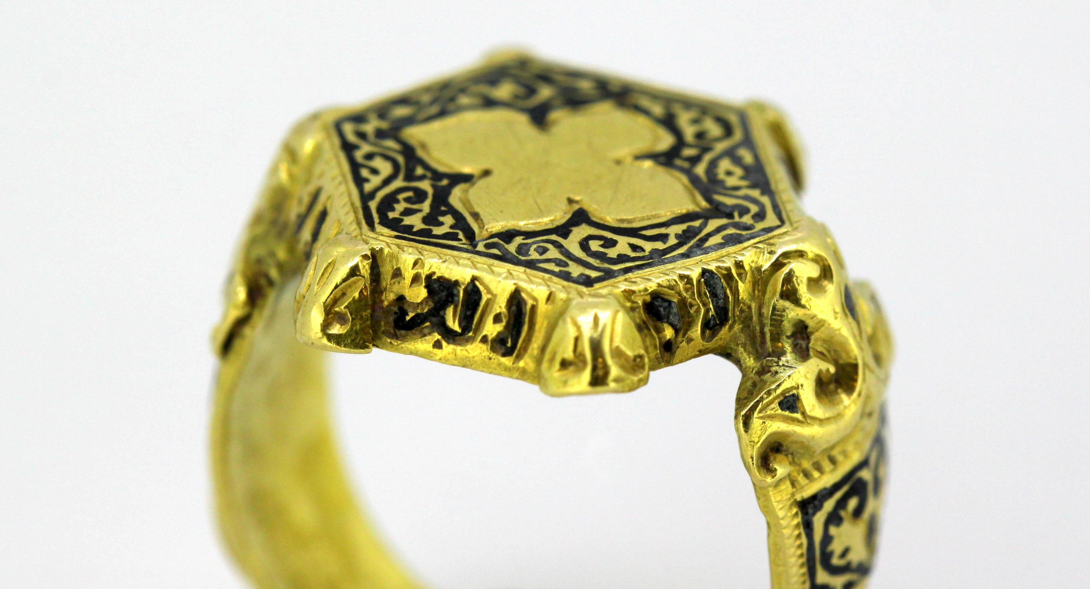 Antique Indian 18 Karat Yellow Gold Men's Ring, India, circa 19th Century 6
