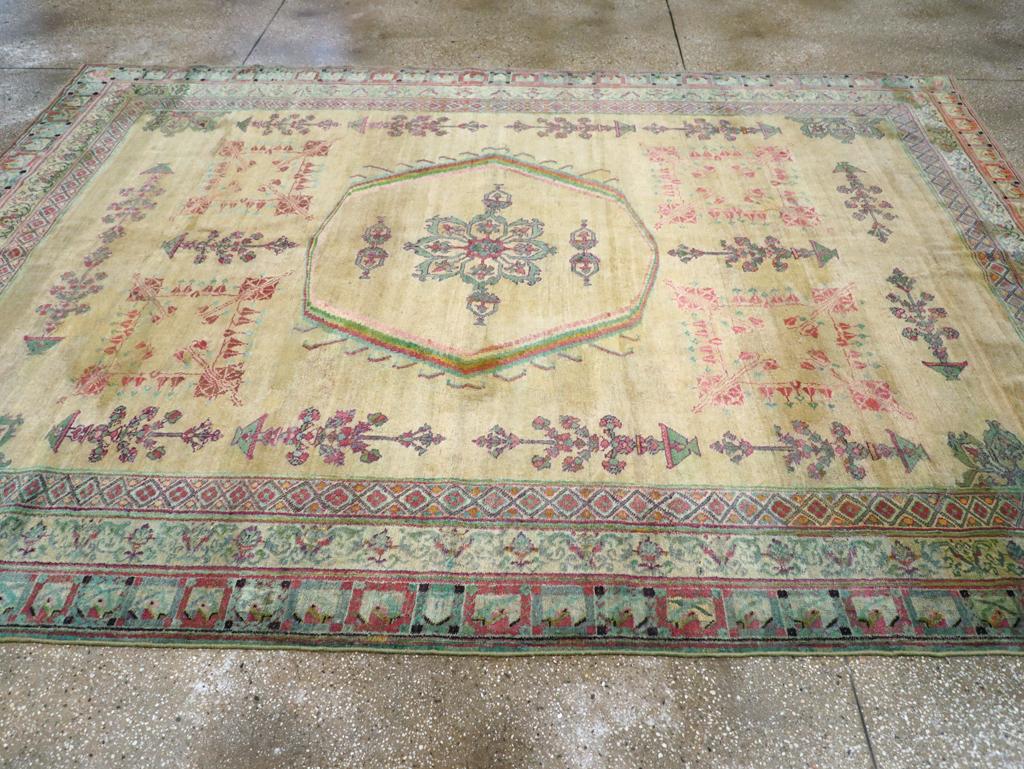 Antiker indischer Agra-Teppich mit Akzent (Handgeknüpft) im Angebot