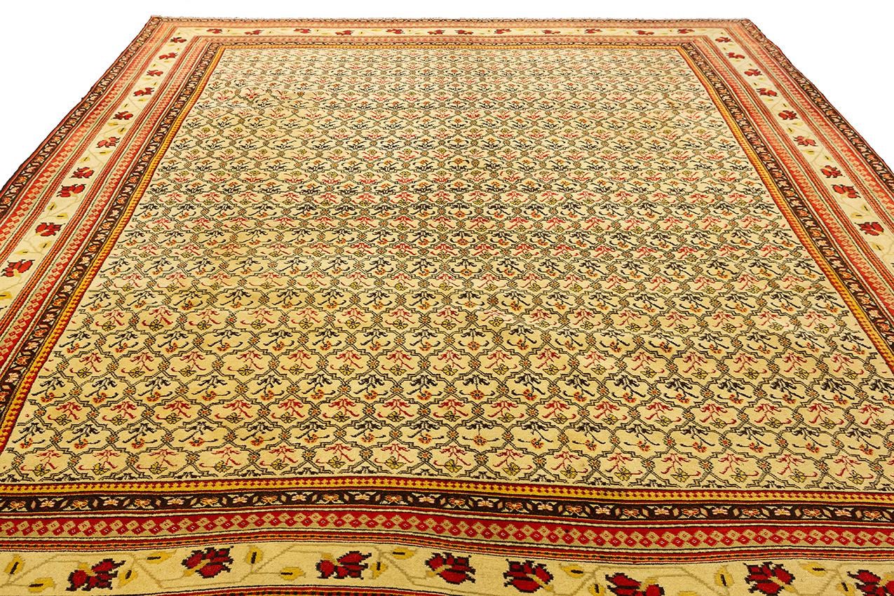 Antique Indian Agra Carpet, 19th Century In Good Condition For Sale In Ferrara, IT