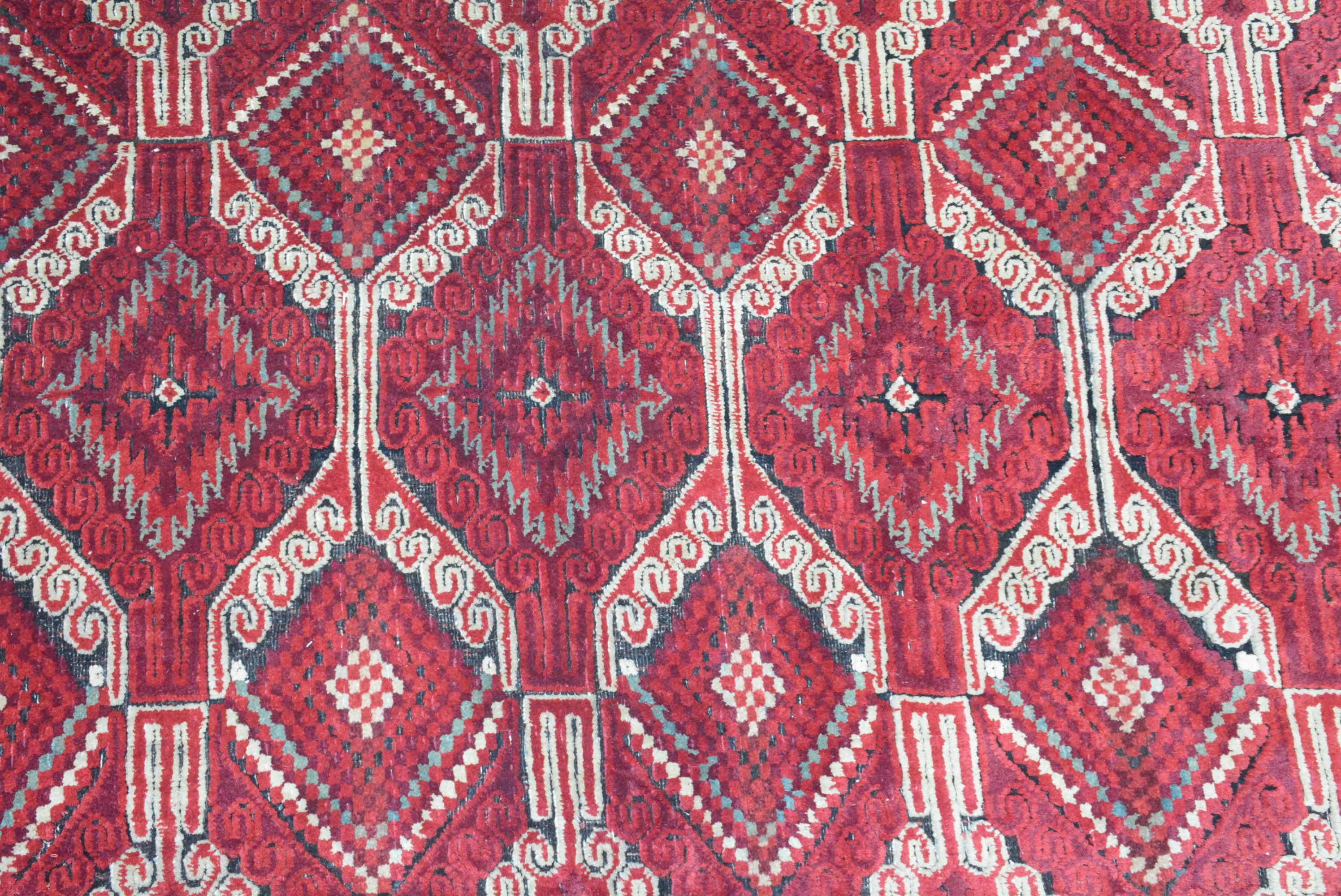 Antique Indian Agra Carpet In Good Condition For Sale In Closter, NJ
