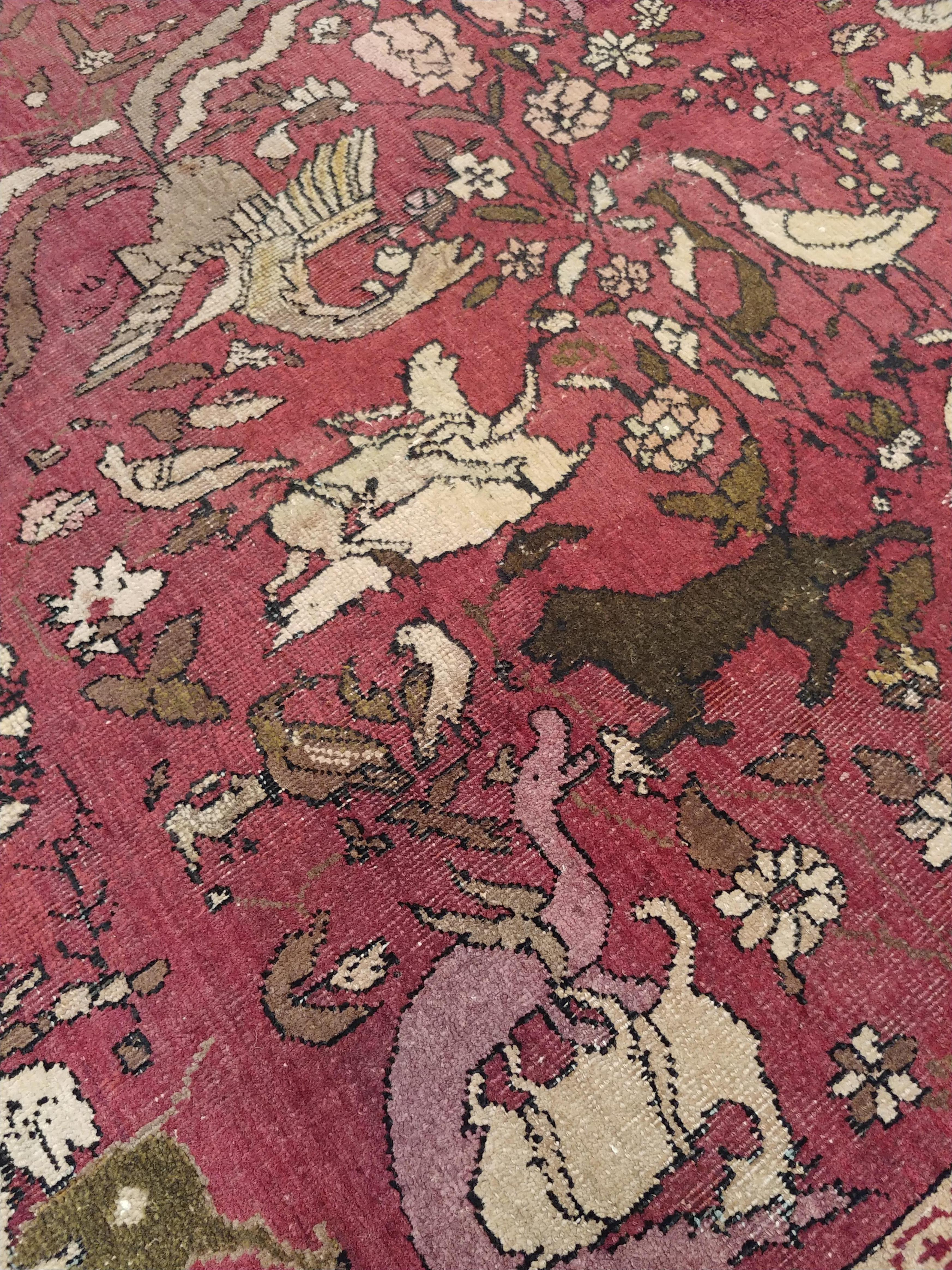 Antike indische Agra Teppiche, Jagdteppiche, Orientteppiche, Rot, Gold, Elfenbein, Braun im Zustand „Relativ gut“ im Angebot in Port Washington, NY