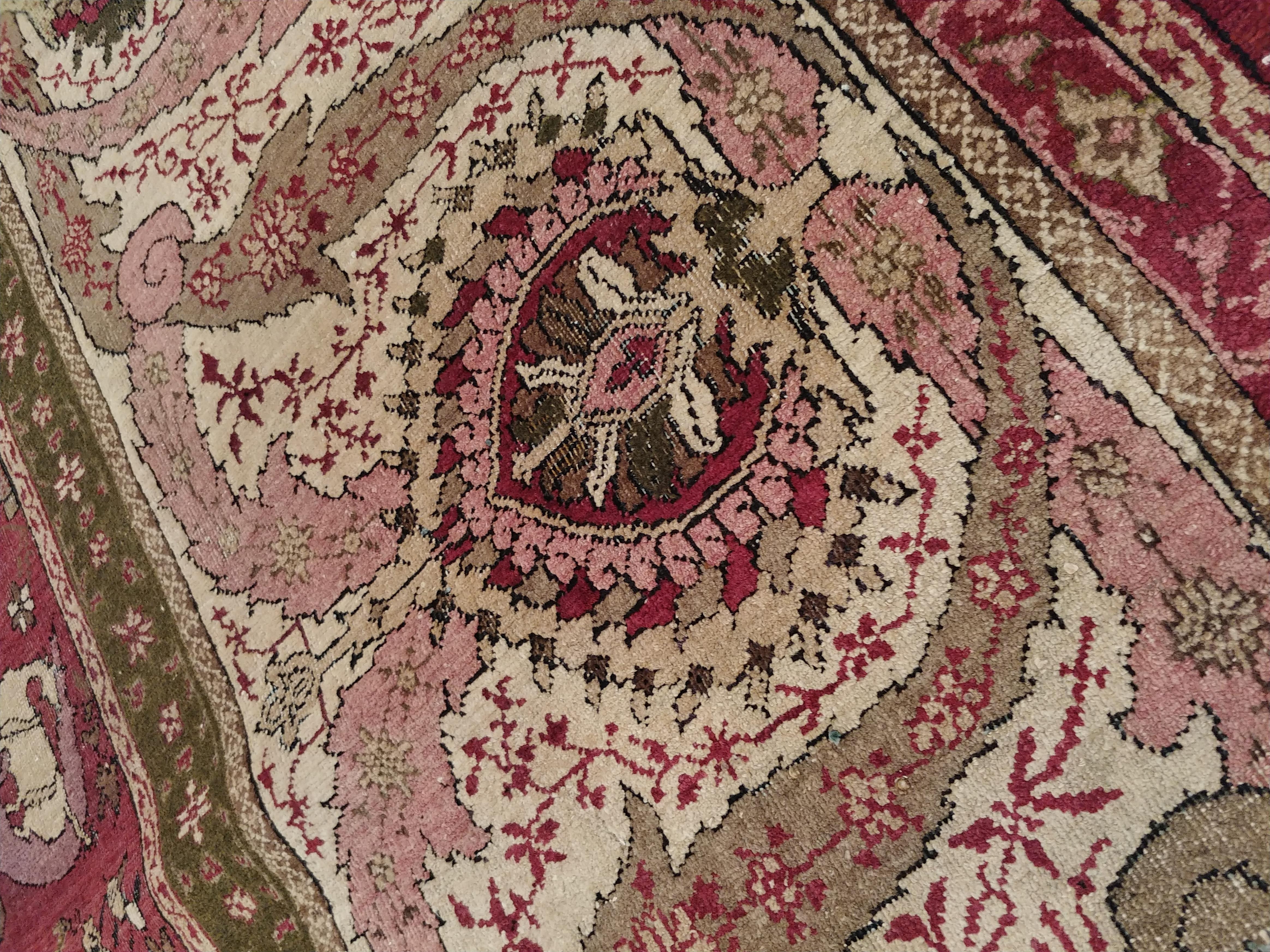 Antike indische Agra Teppiche, Jagdteppiche, Orientteppiche, Rot, Gold, Elfenbein, Braun (Wolle) im Angebot