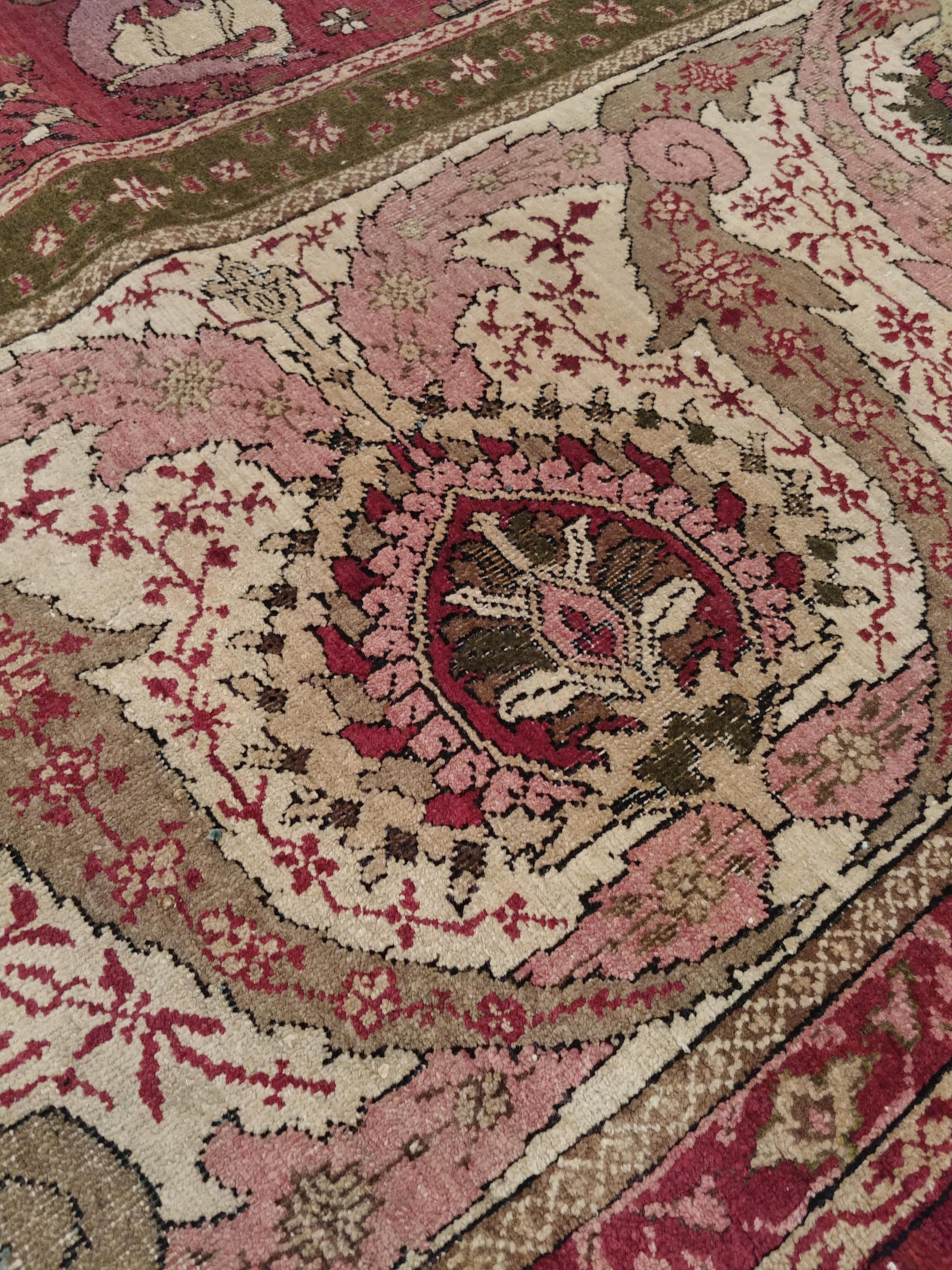 Antike indische Agra Teppiche, Jagdteppiche, Orientteppiche, Rot, Gold, Elfenbein, Braun (Wolle) im Angebot