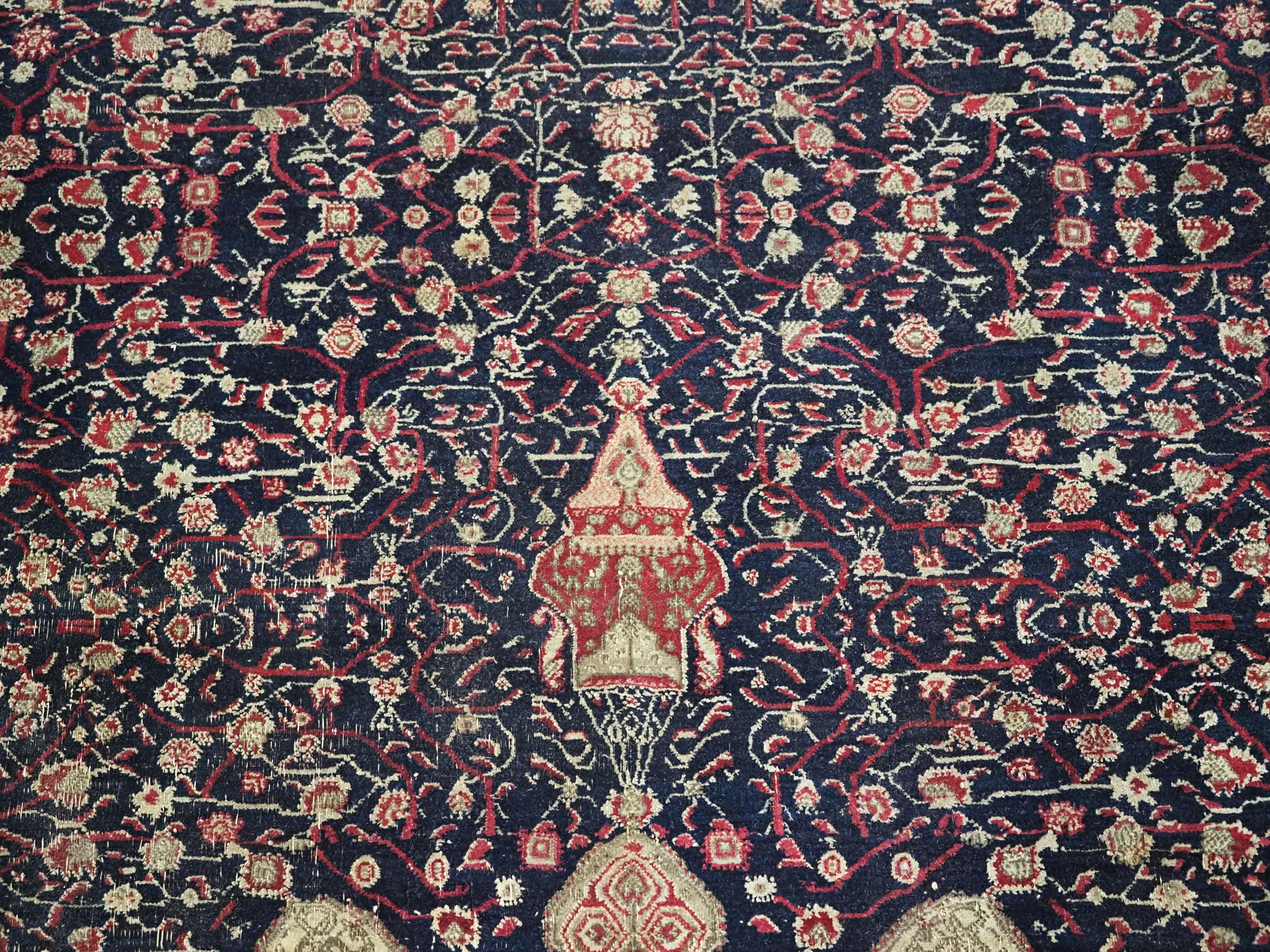 Antique Indian Agra carpet of 'Ardabil' design.  Circa 1880. For Sale 5