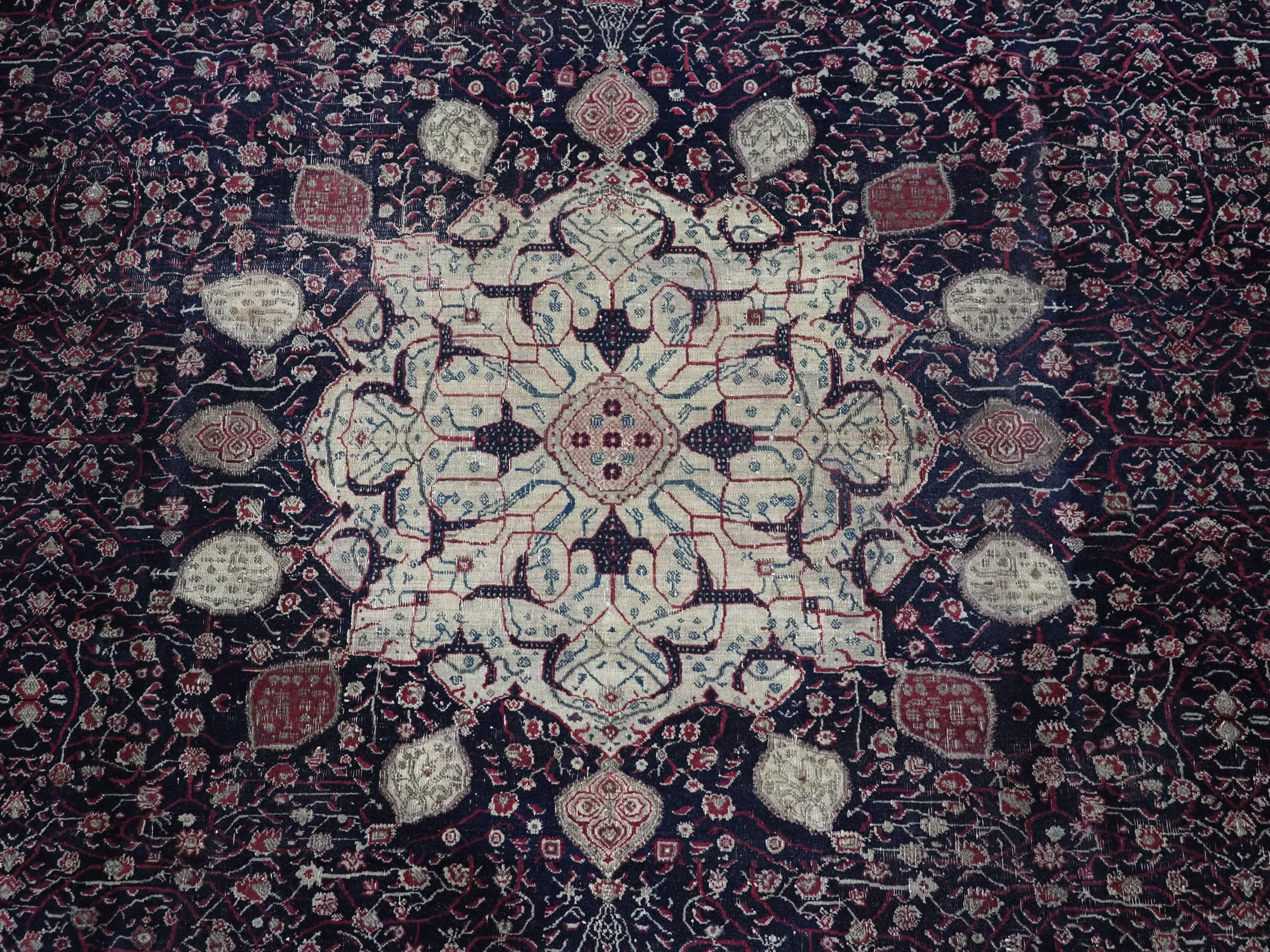 Antique Indian Agra carpet of 'Ardabil' design.  Circa 1880. For Sale 6