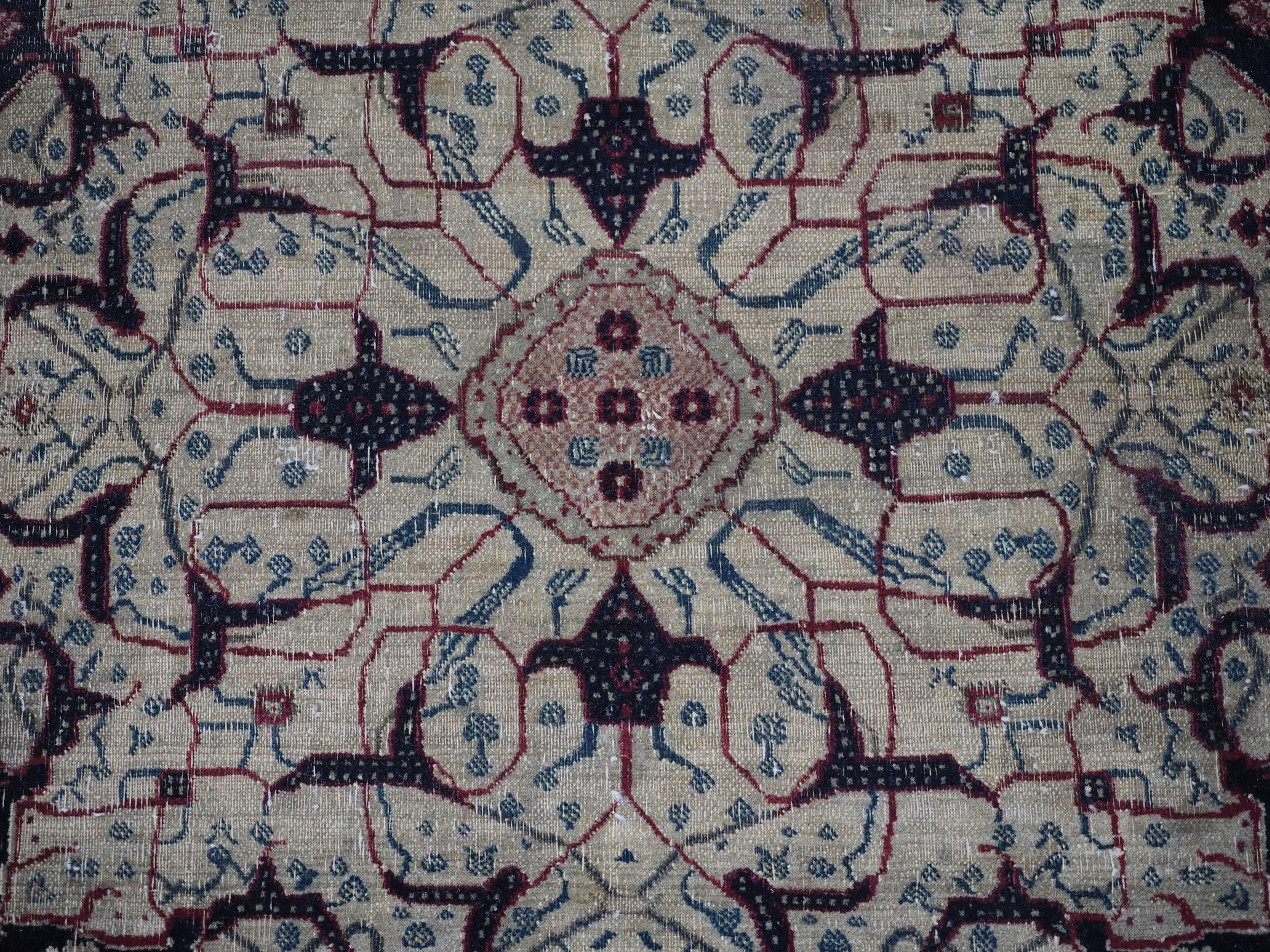 Antique Indian Agra carpet of 'Ardabil' design.  Circa 1880. For Sale 7