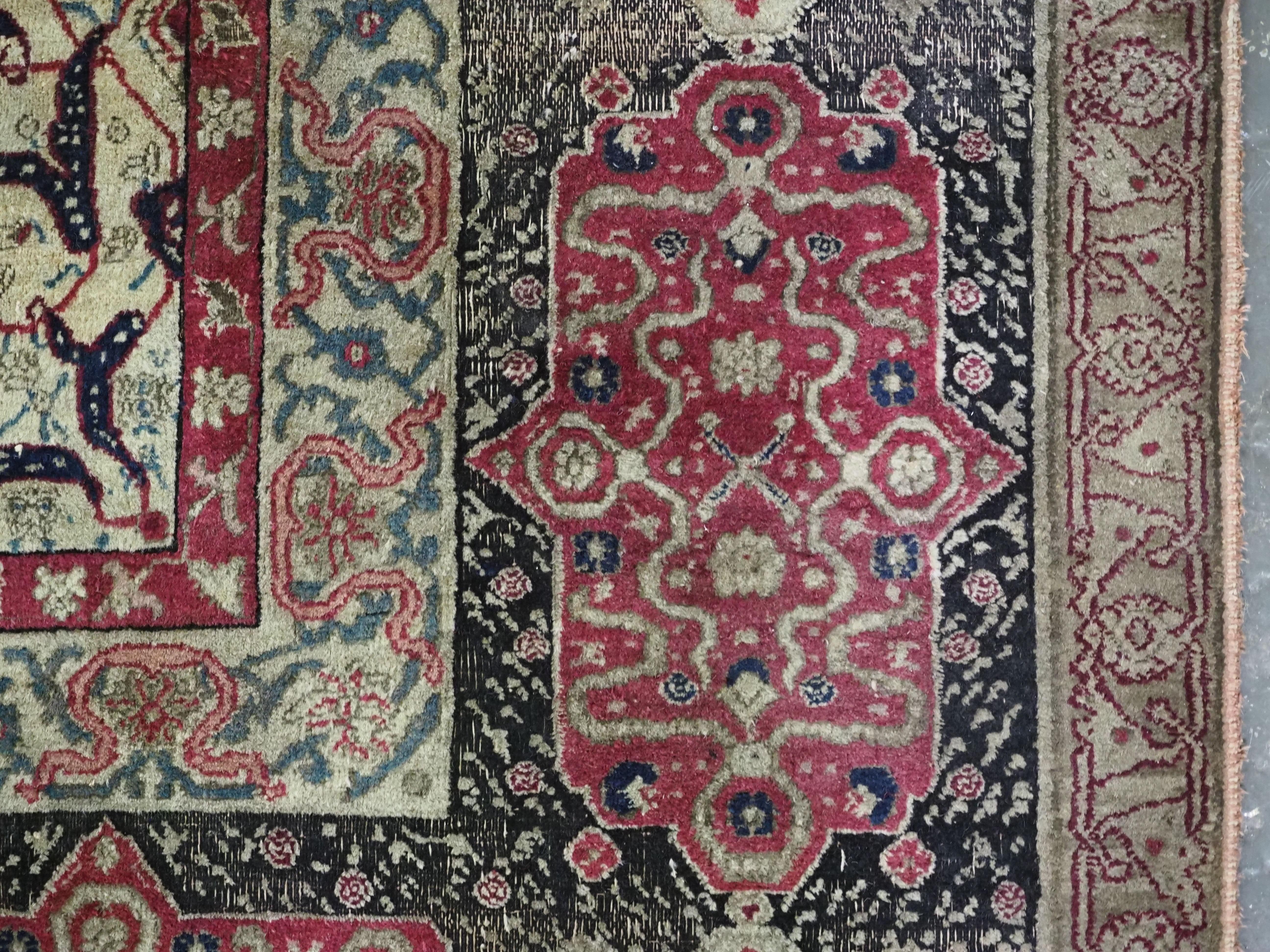 Antique Indian Agra carpet of 'Ardabil' design.  Circa 1880. For Sale 11