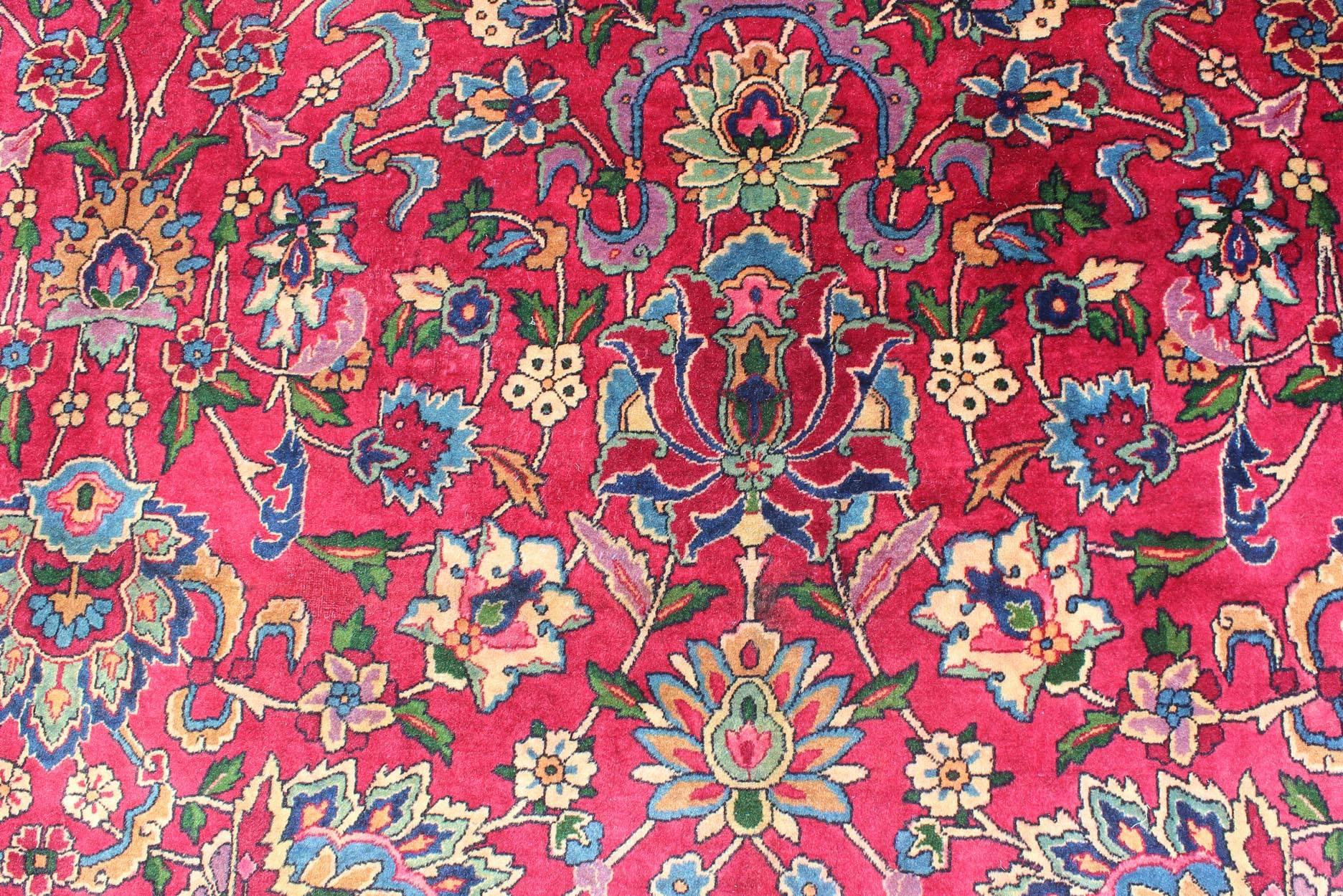 Laine Tapis indien ancien Agra de couleur framboise et en laine fine et brillante en vente