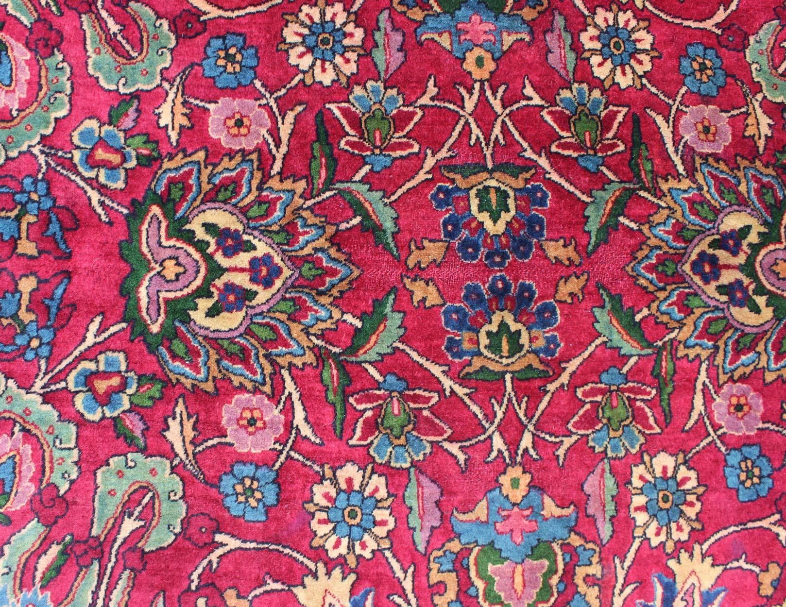 Tapis indien ancien Agra de couleur framboise et en laine fine et brillante en vente 1