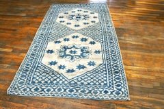 Impeccabile tappeto di colore blu con disegno geometrico in cotone Agra indiano antico