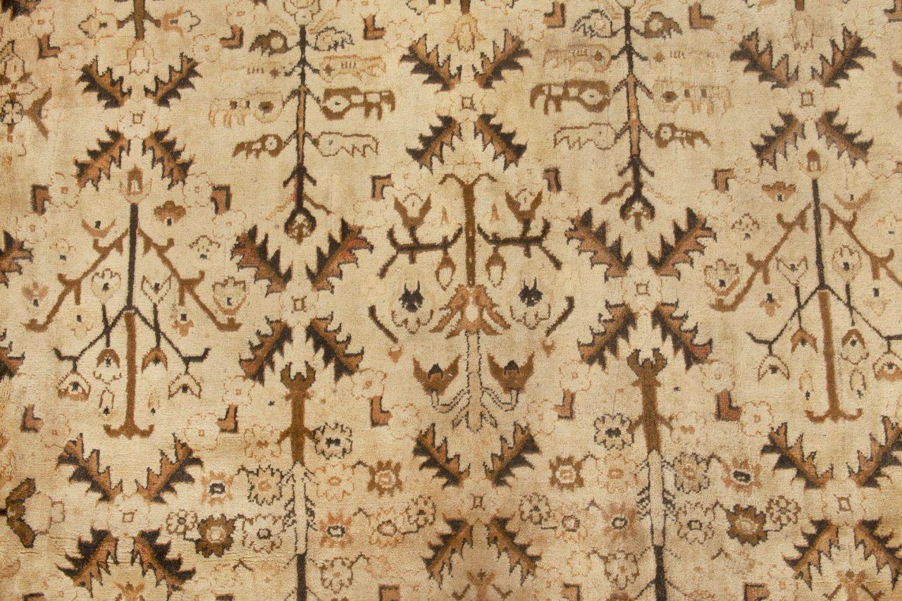 Antiker indischer Agra brauner handgewebter Wollteppich
Größe: 13'2