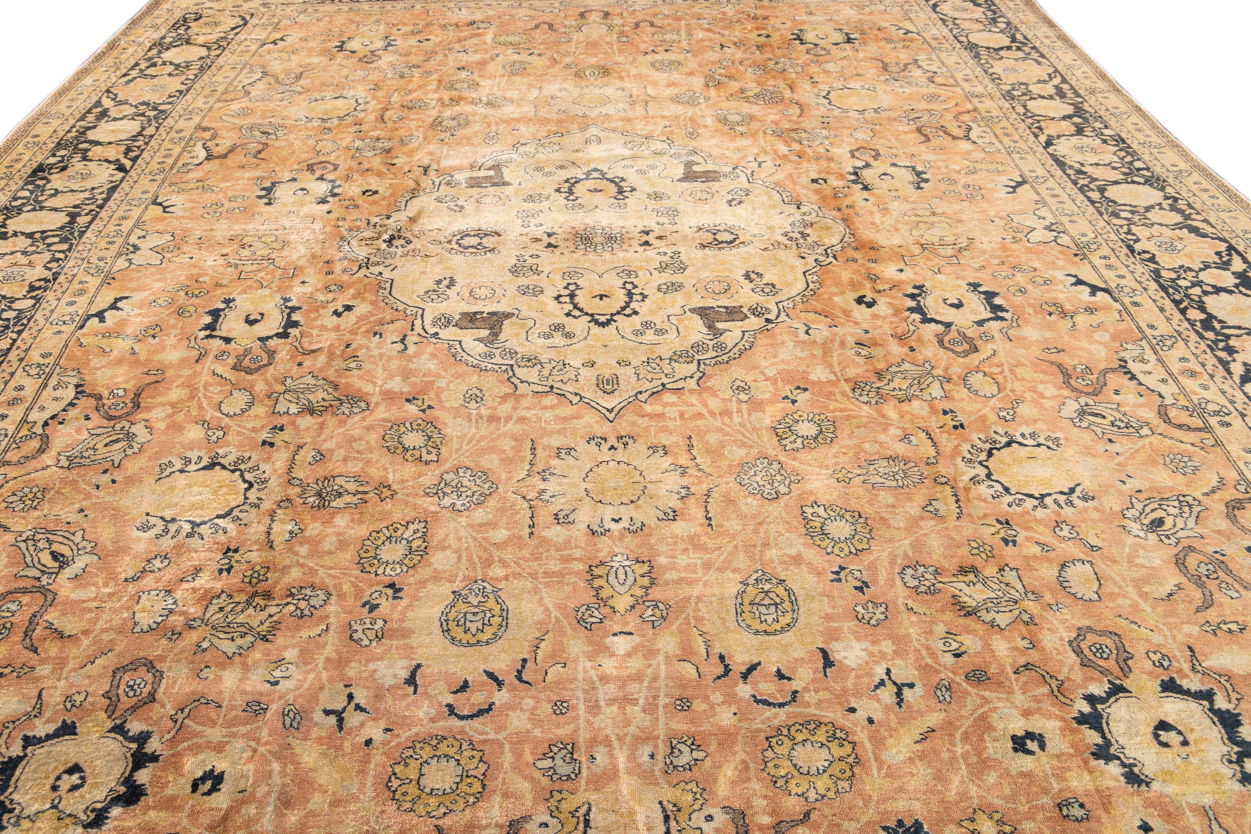 Anglo-Indian Antique Indian Agra Handmade Medallion Motif Peach Oversize Wool Rug For Sale