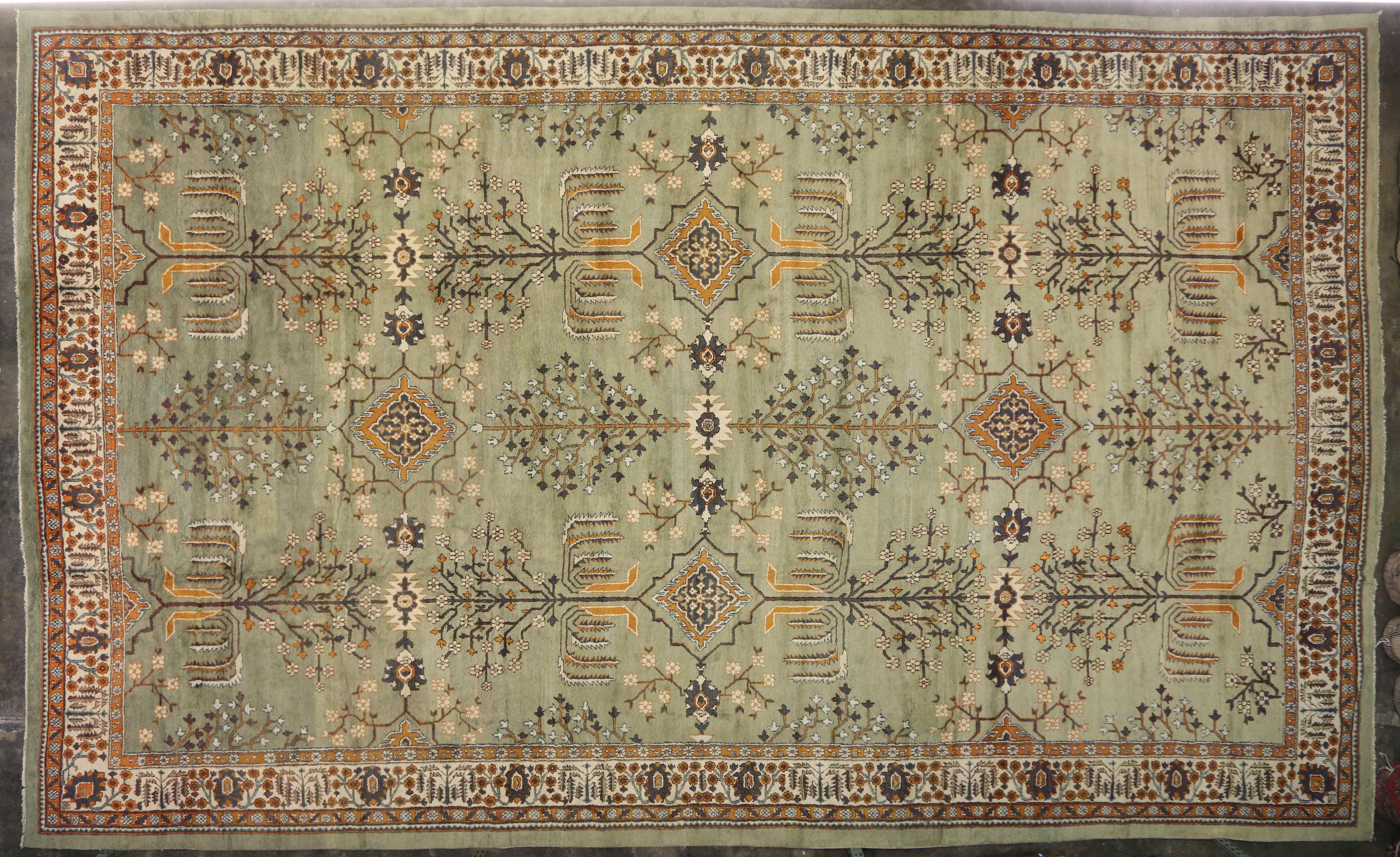 Antiker indischer Agra-Teppich mit Baum des Lebens-Design, Hotel-Lobby-Teppich im Zustand „Gut“ im Angebot in Dallas, TX