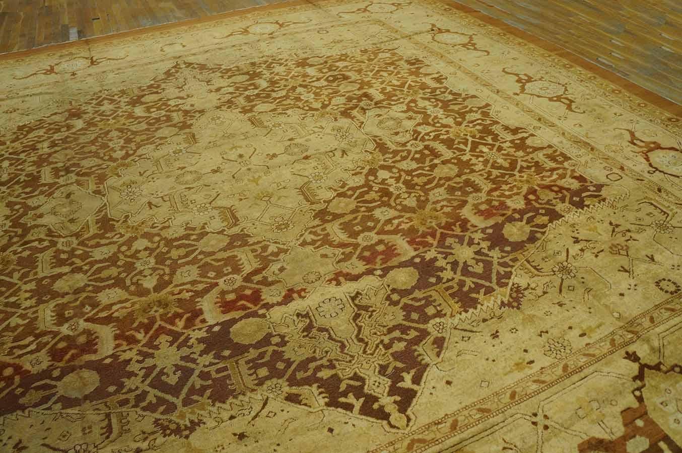 Indischer Agra-Teppich des frühen 20. Jahrhunderts ( 14' X 14' - 427 x 427) im Zustand „Gut“ im Angebot in New York, NY