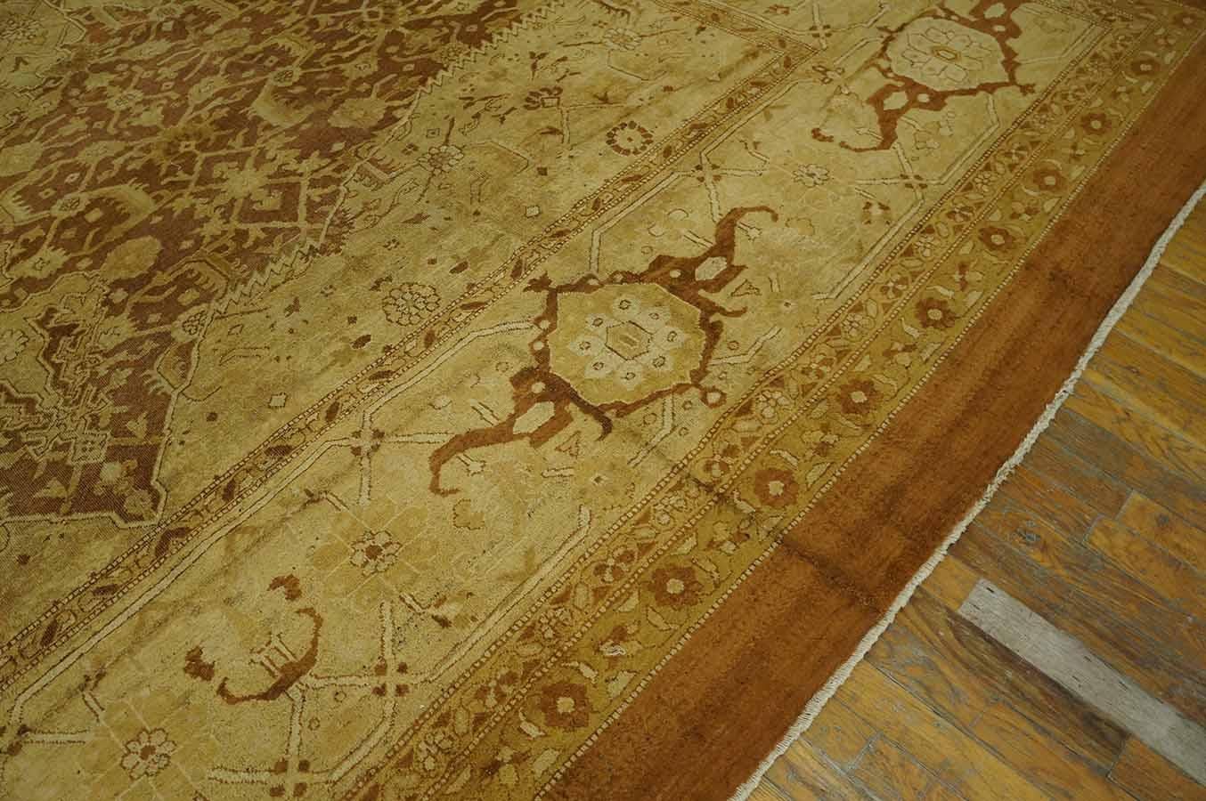 Tappeto Agra indiano dei primi del Novecento ( 14' X 14' - 427 x 427 ) In condizioni buone in vendita a New York, NY
