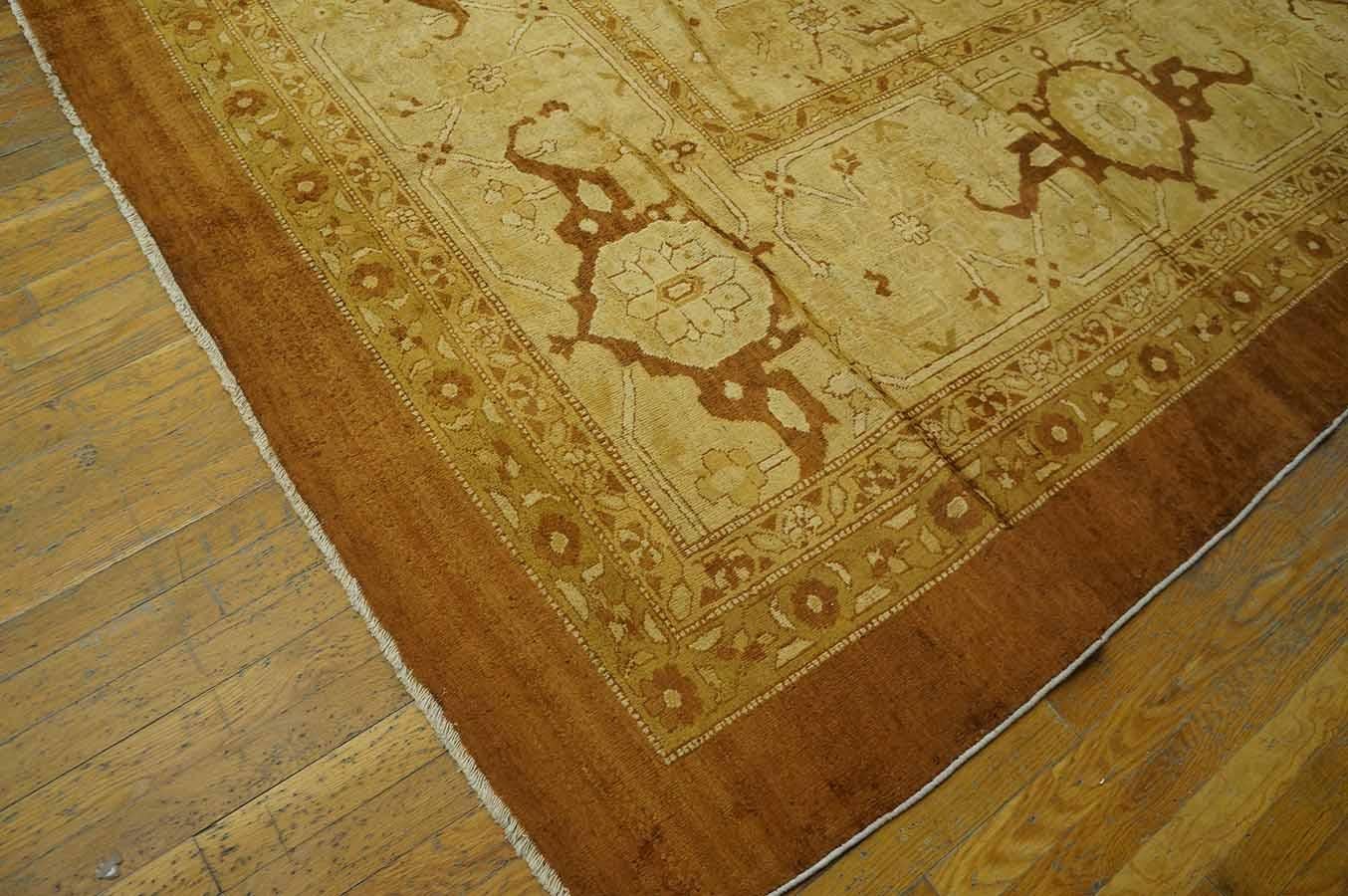 Indischer Agra-Teppich des frühen 20. Jahrhunderts ( 14' X 14' - 427 x 427) (Wolle) im Angebot