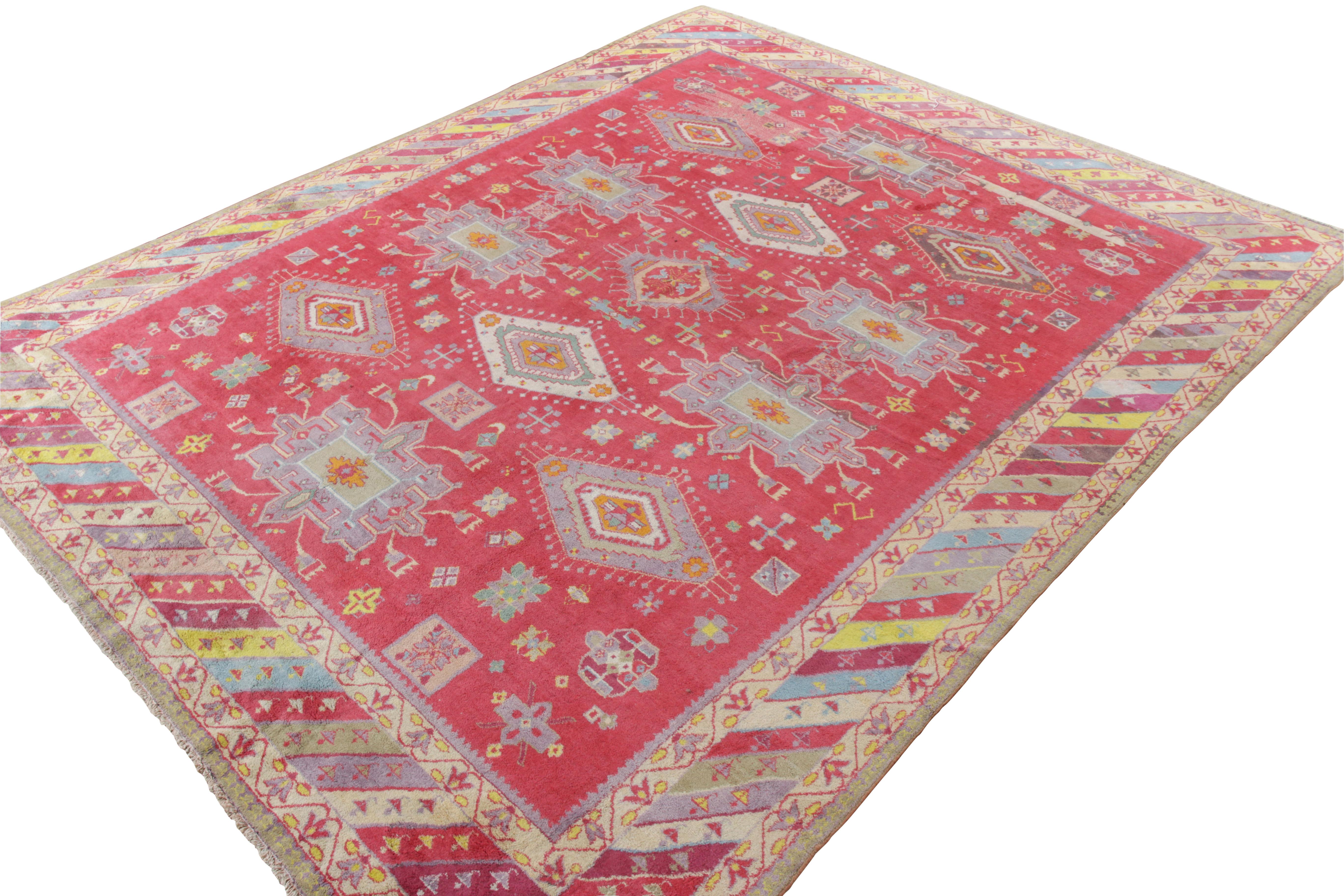 Indien Tapis indien ancien Agra à motifs rouges, bleus et médaillons par Rug & Kilim en vente