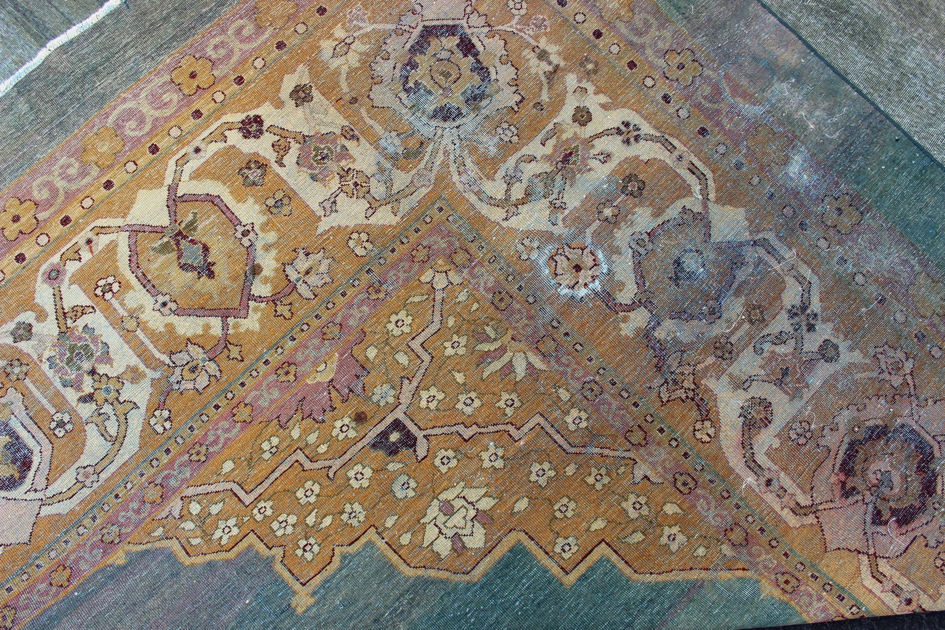 Ancien tapis indien d'Agra Champ bleu enivrant et médaillon en forme de joyau de la couronne en vente 3