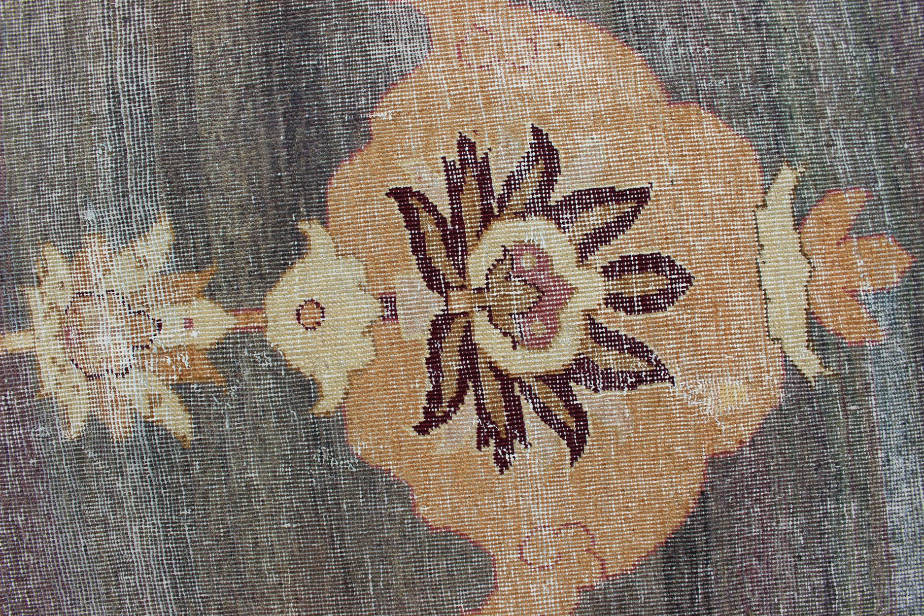 Ancien tapis indien d'Agra Champ bleu enivrant et médaillon en forme de joyau de la couronne en vente 4