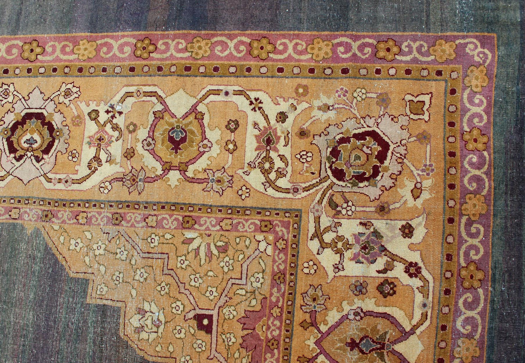 Ancien tapis indien d'Agra Champ bleu enivrant et médaillon en forme de joyau de la couronne en vente 9