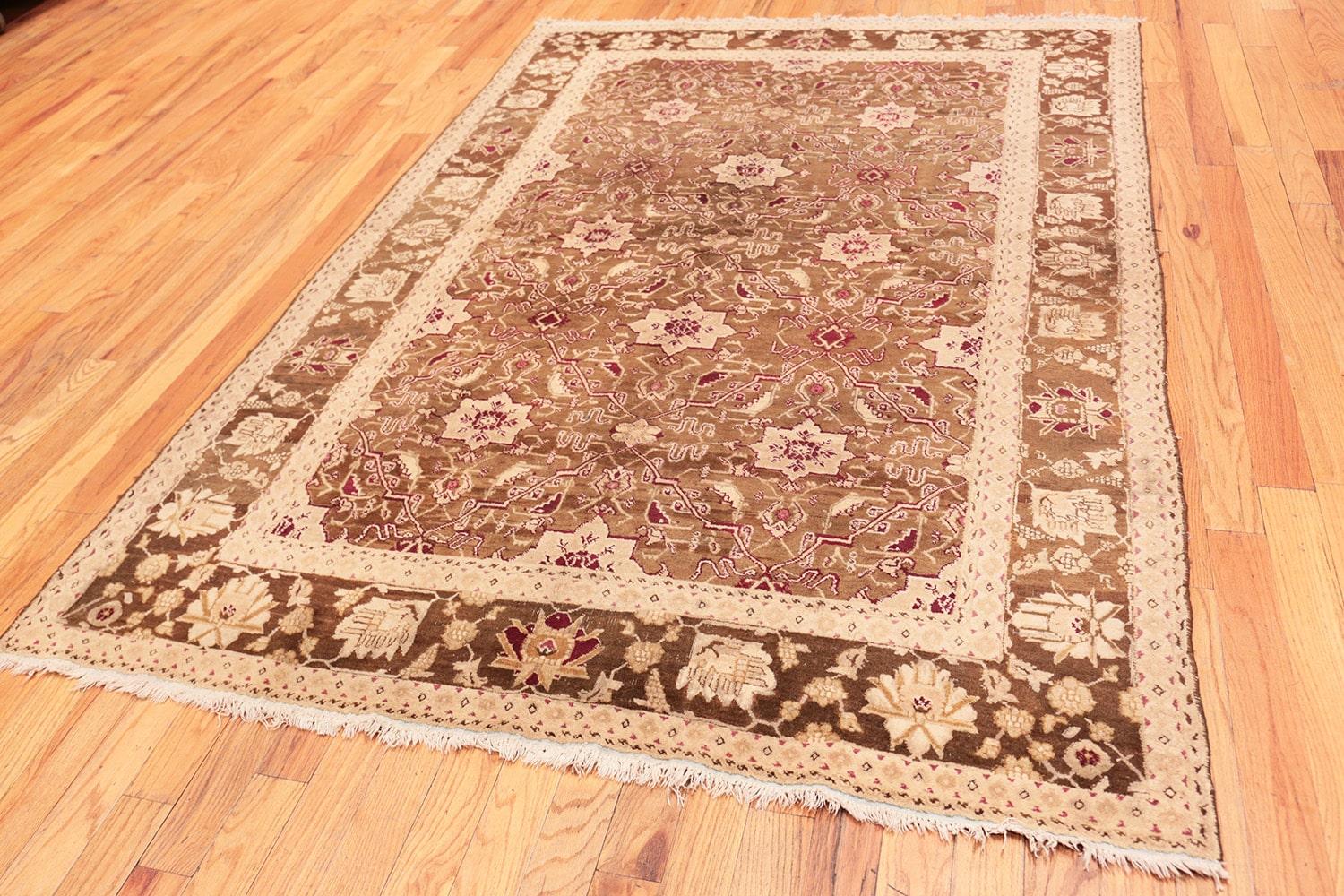 Antique Indian Agra Rug. Size: 5 ft 9 in x 8 ft 5 in  In Good Condition For Sale In New York, NY